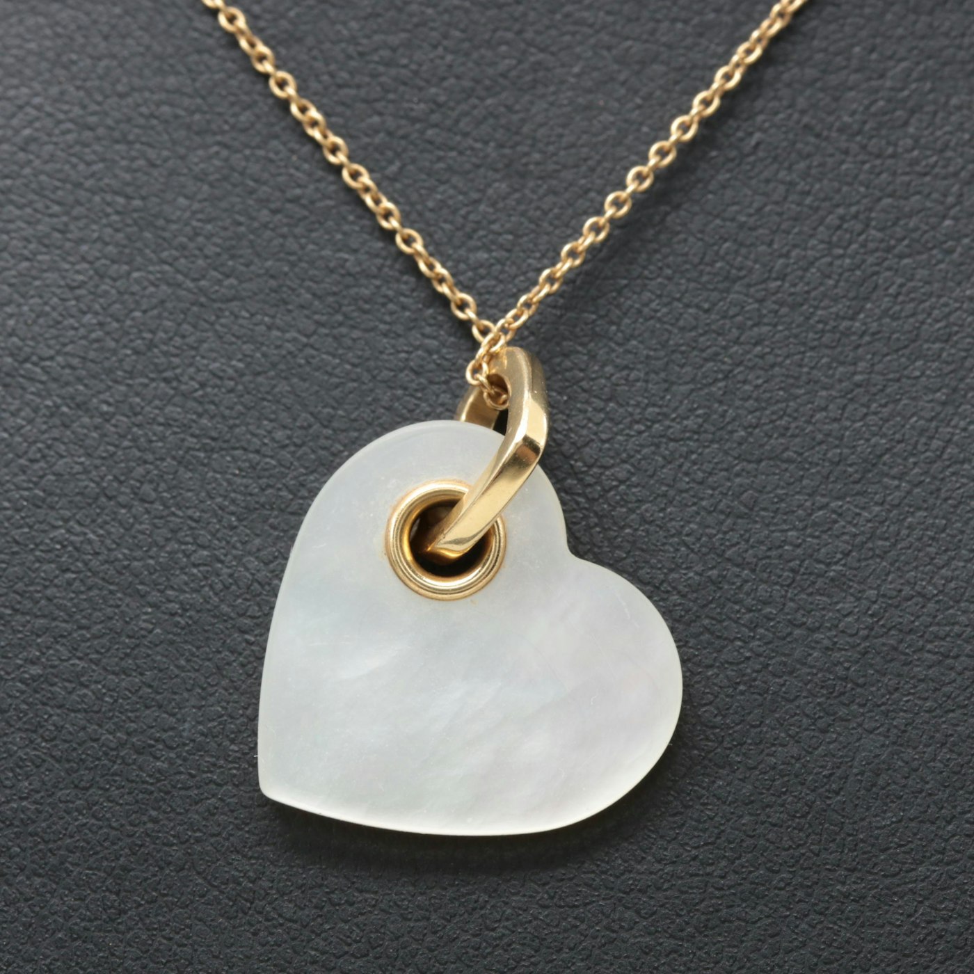 Tiffany & Co. 18K Yellow Gold Mother of Pearl Heart Necklace | EBTH