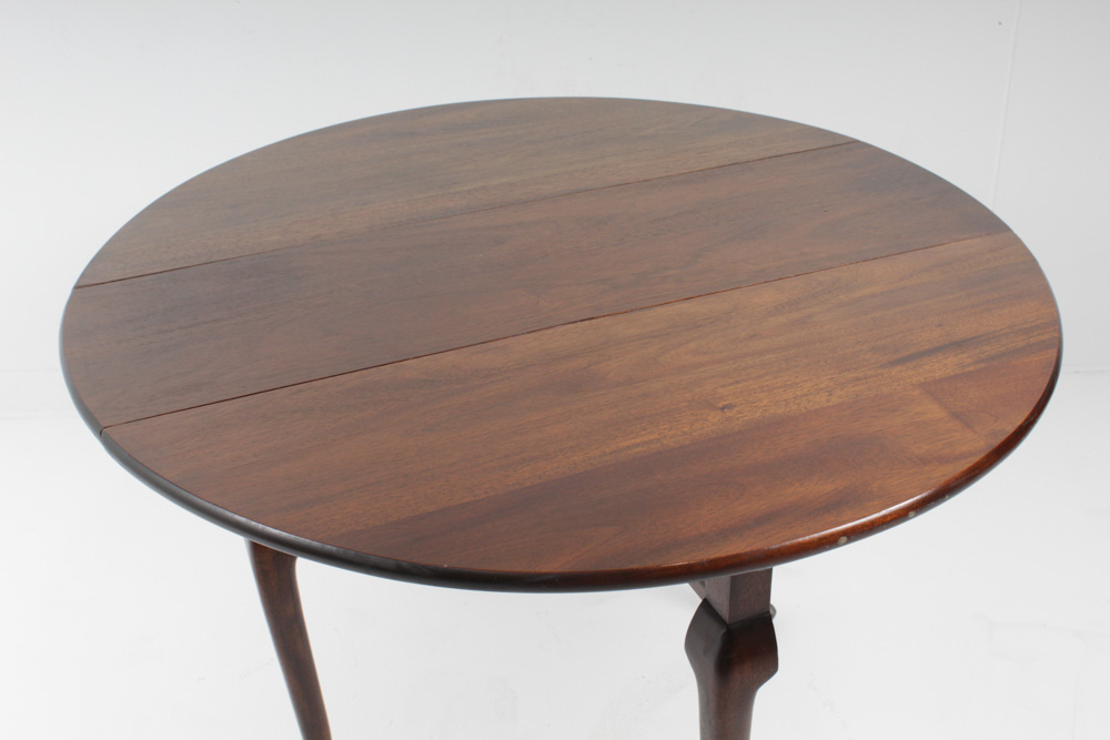 Vintage Queen Anne GateLeg Table in Walnut EBTH