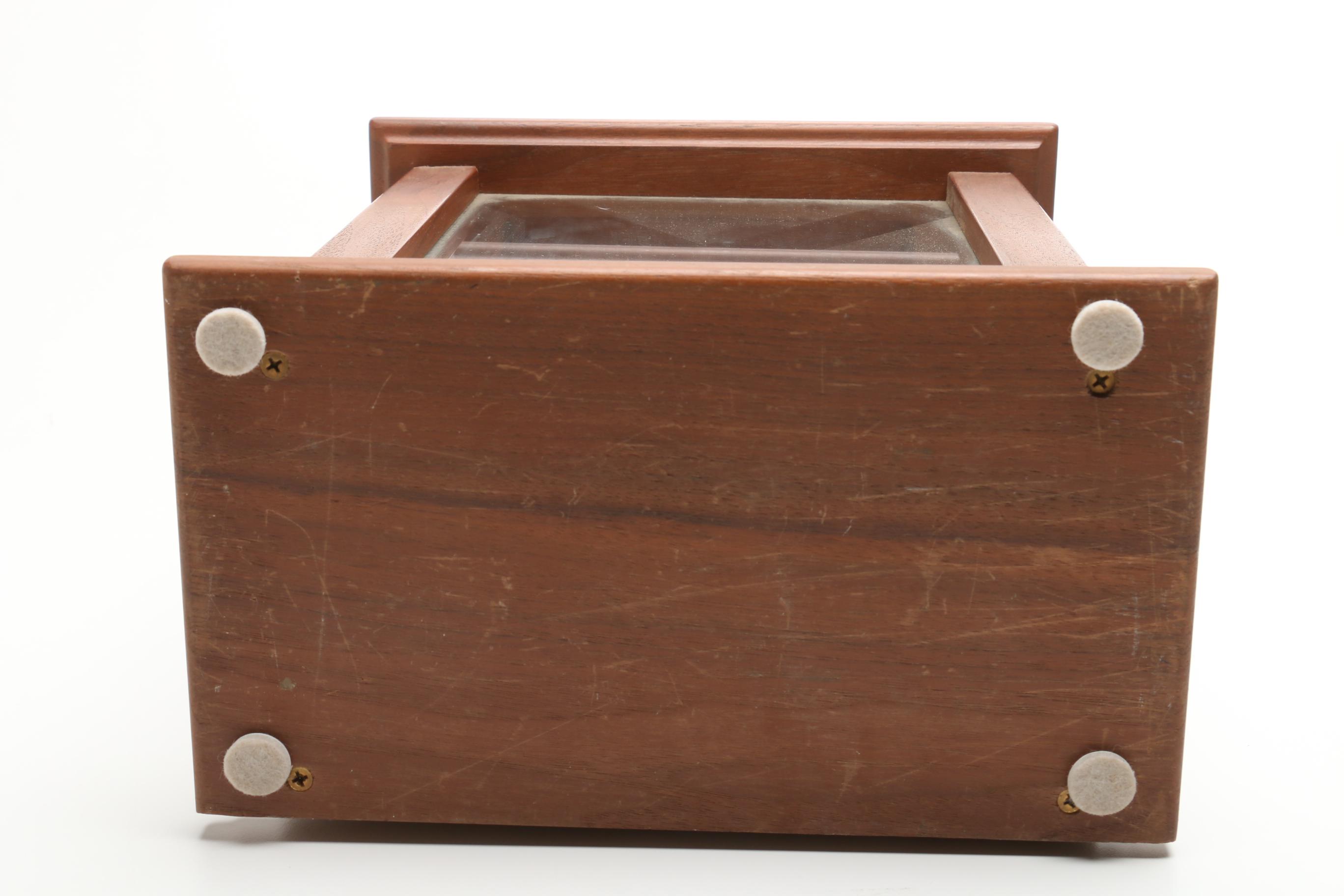 Wooden Counter Top Display Case with Lock and Key EBTH