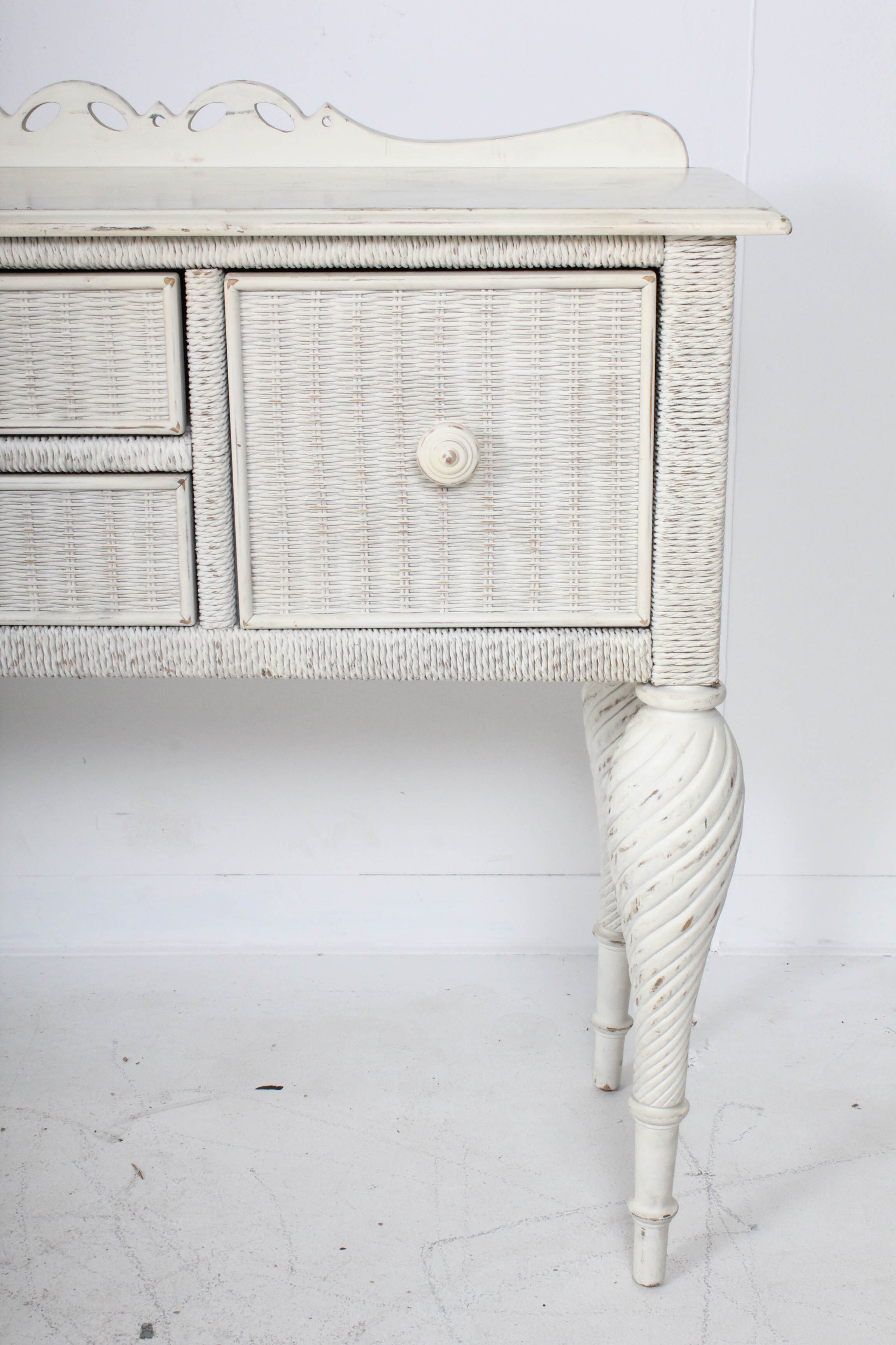 Lexington Furniture White Wicker Sideboard EBTH