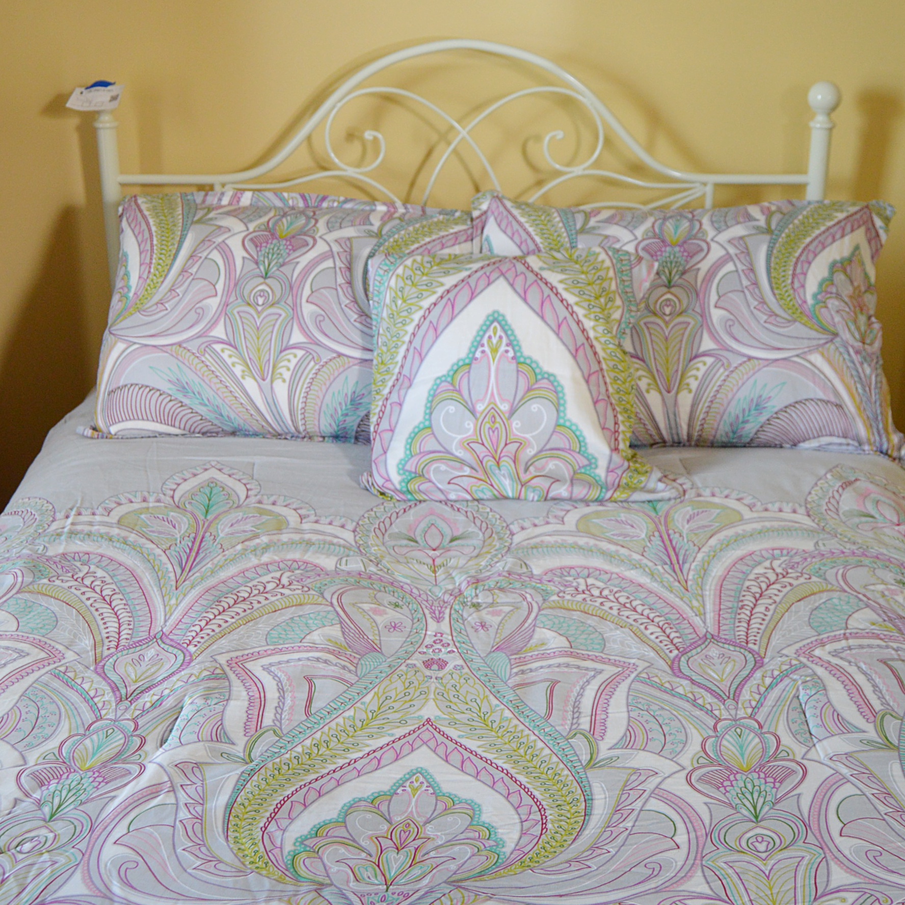 Online Bedding Auctions Used Bedding For Sale Ebth