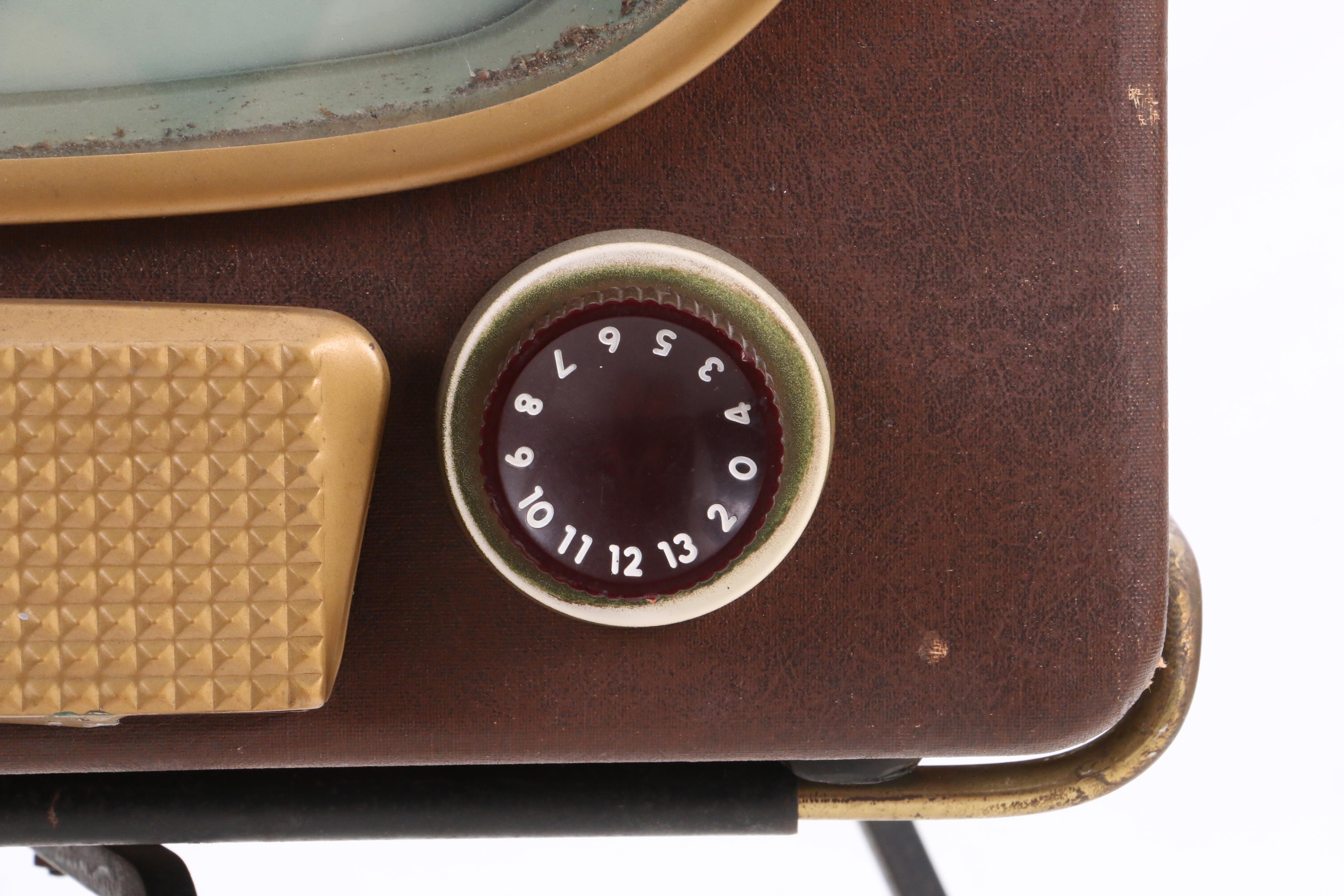 1950s Zenith Television with Bakelite Tuning Knobs EBTH