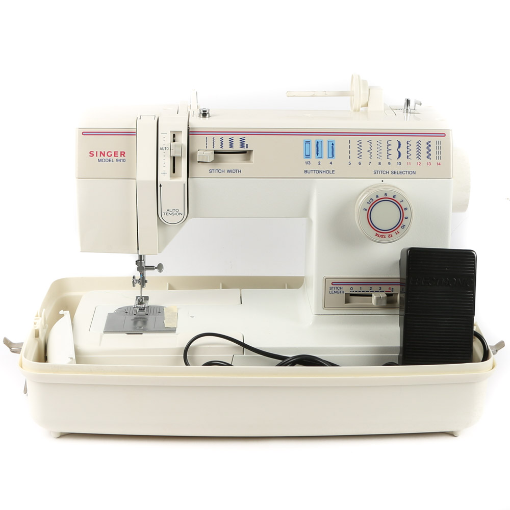 Singer Sewing Machine in Hard Case EBTH