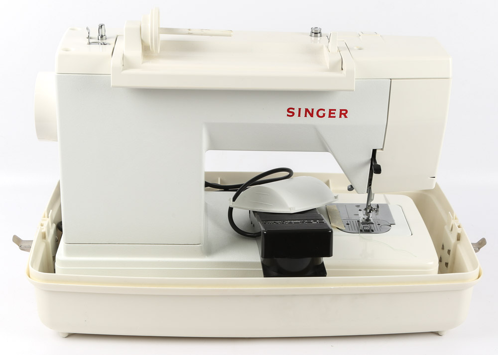 Singer Sewing Machine in Hard Case EBTH