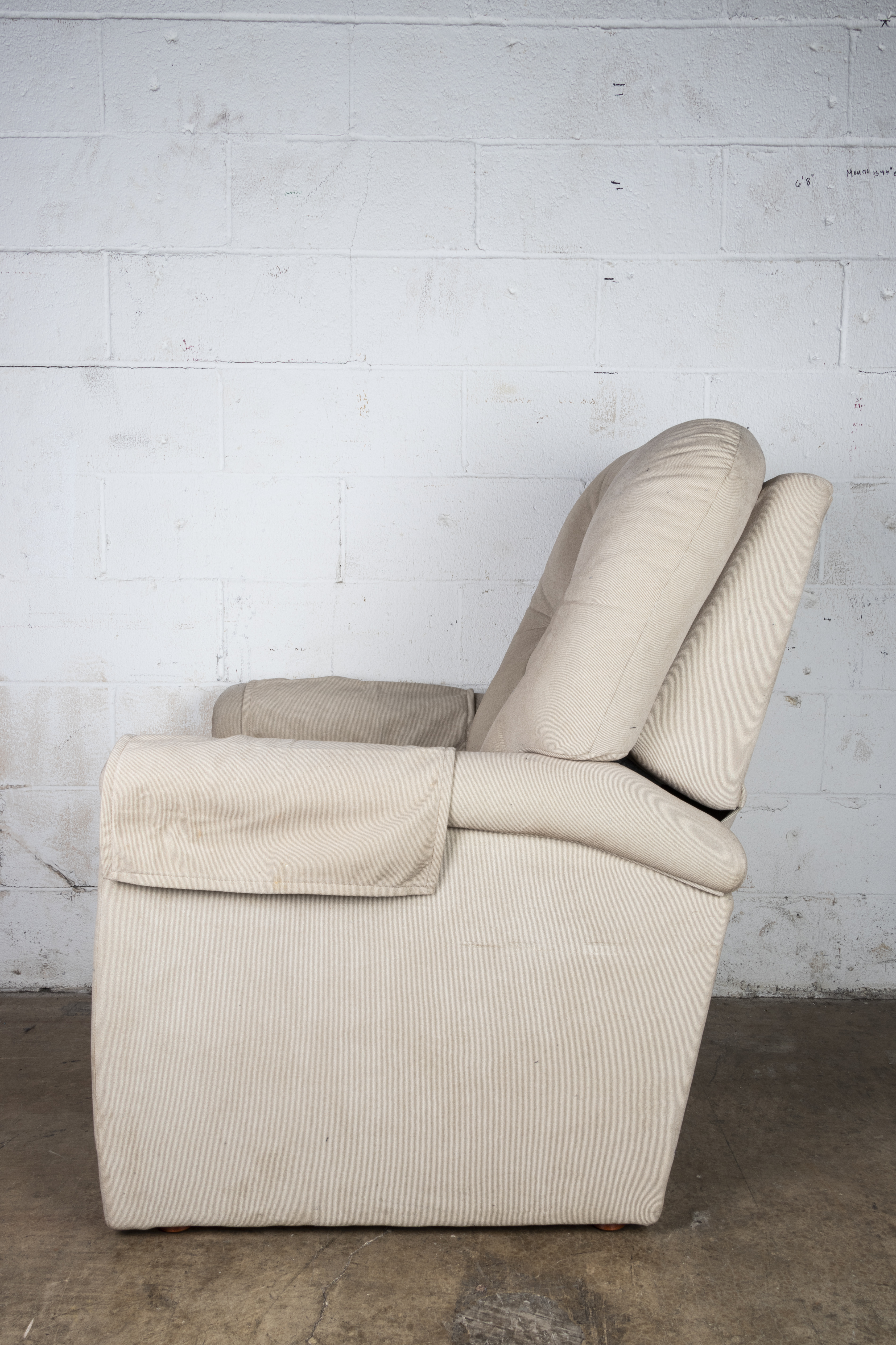 LaZBoy Luxury Lift Recliner EBTH