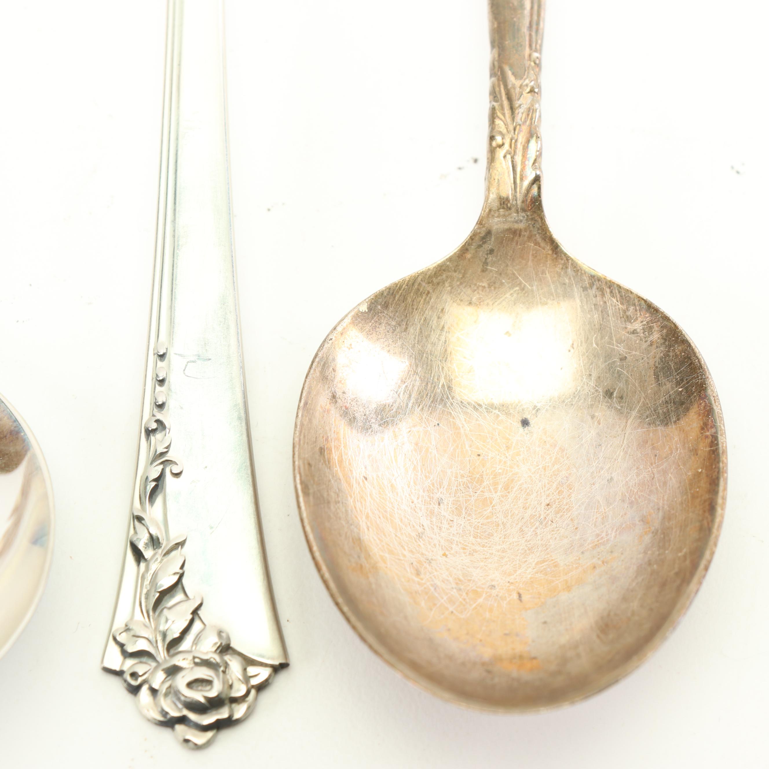 Oneida Heirloom "Damask Rose" Sterling Silver Flatware Set with Chest