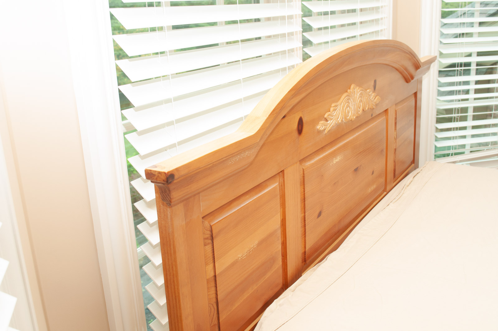 Country Style Pine Queen Broyhill Bed Frame, Late 20th Century EBTH