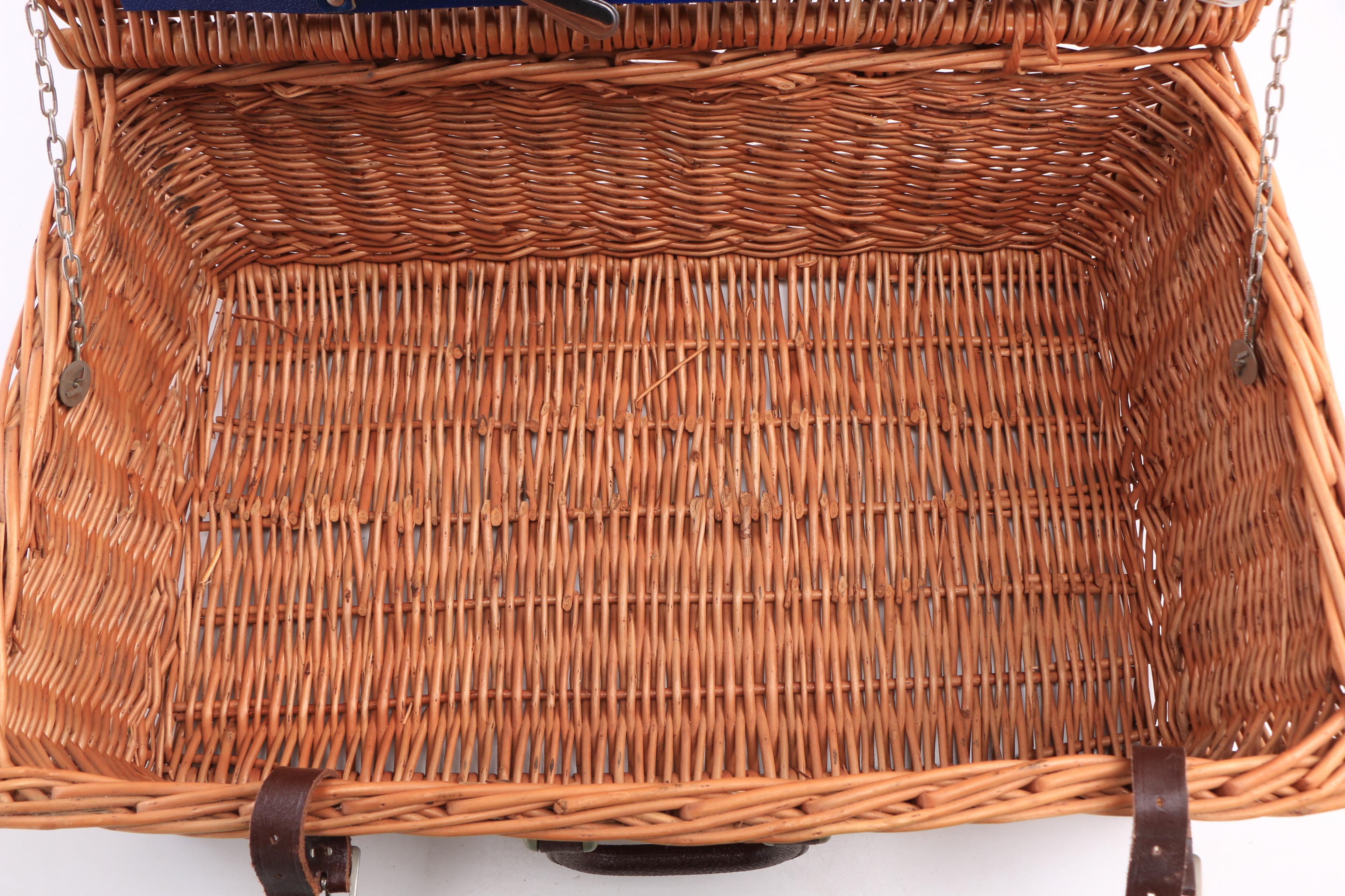 Optima English Picnic Basket with Tableware EBTH