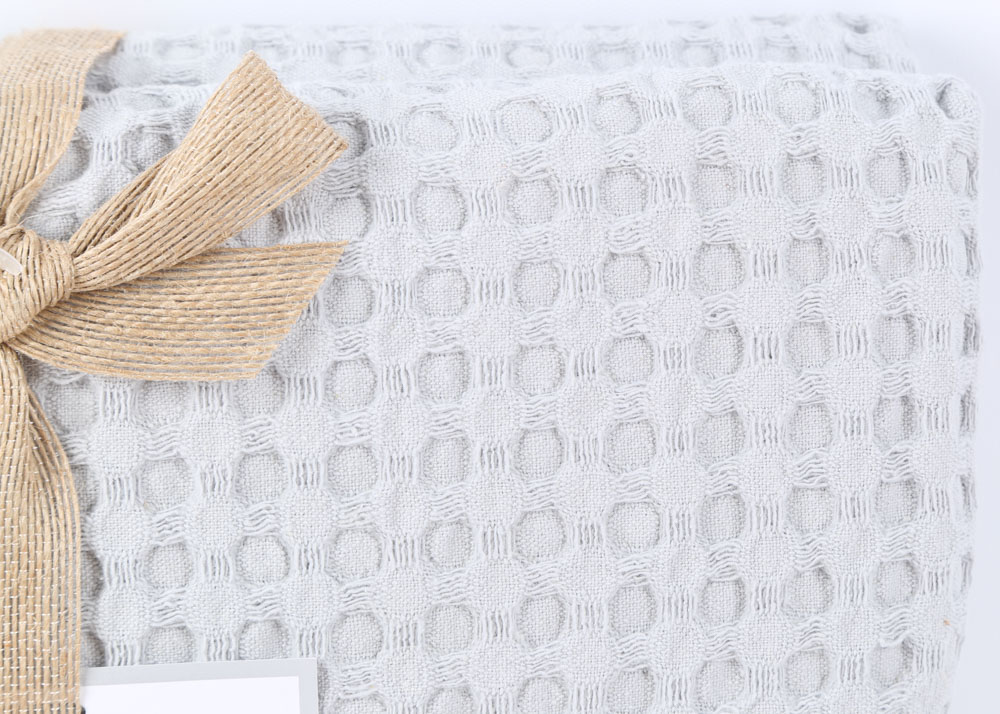 Peacock Alley QueenSize Turkish Cotton Blanket and Throw EBTH