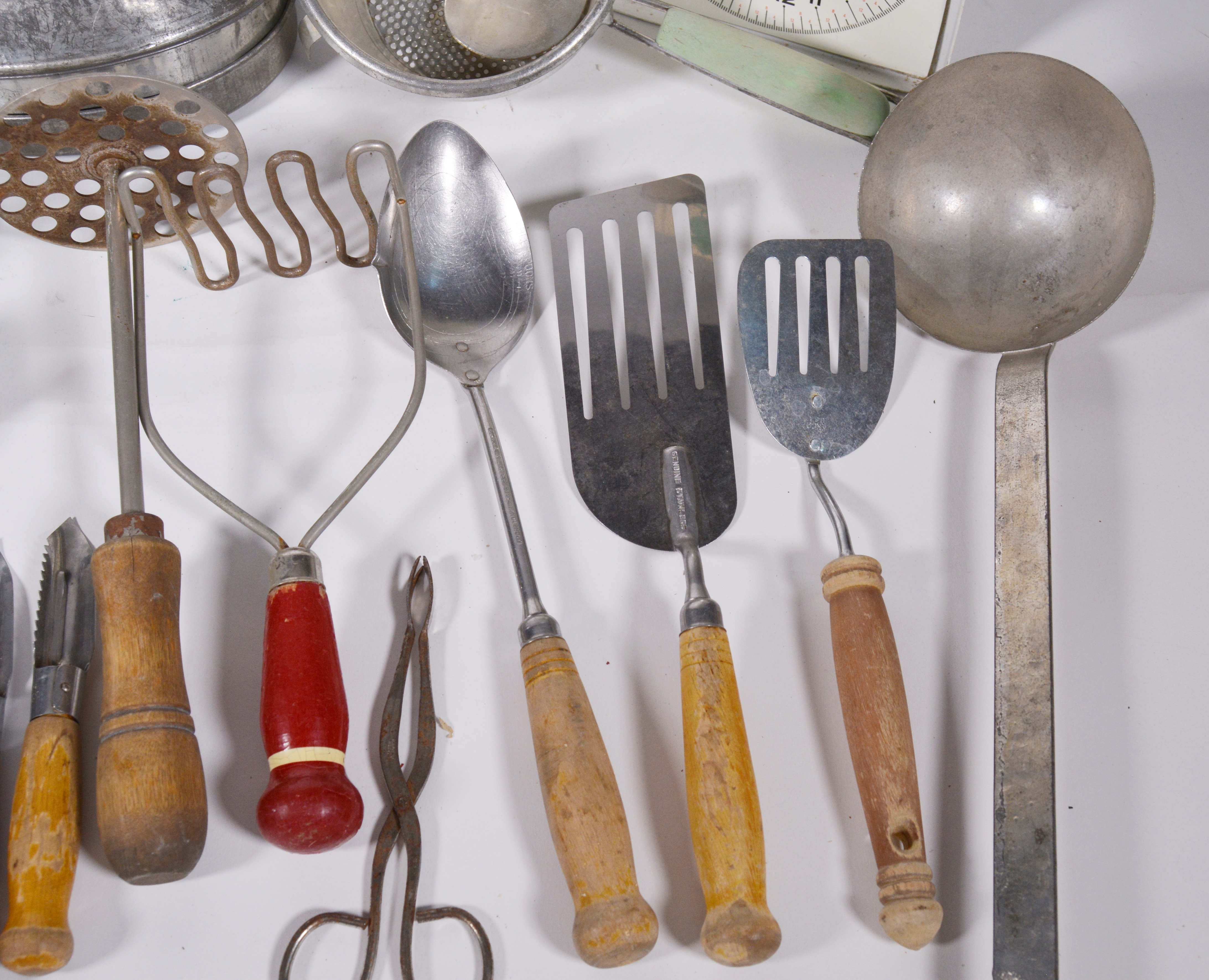 Vintage Kitchen Gadgets Featuring Hanson Utility Scale EBTH