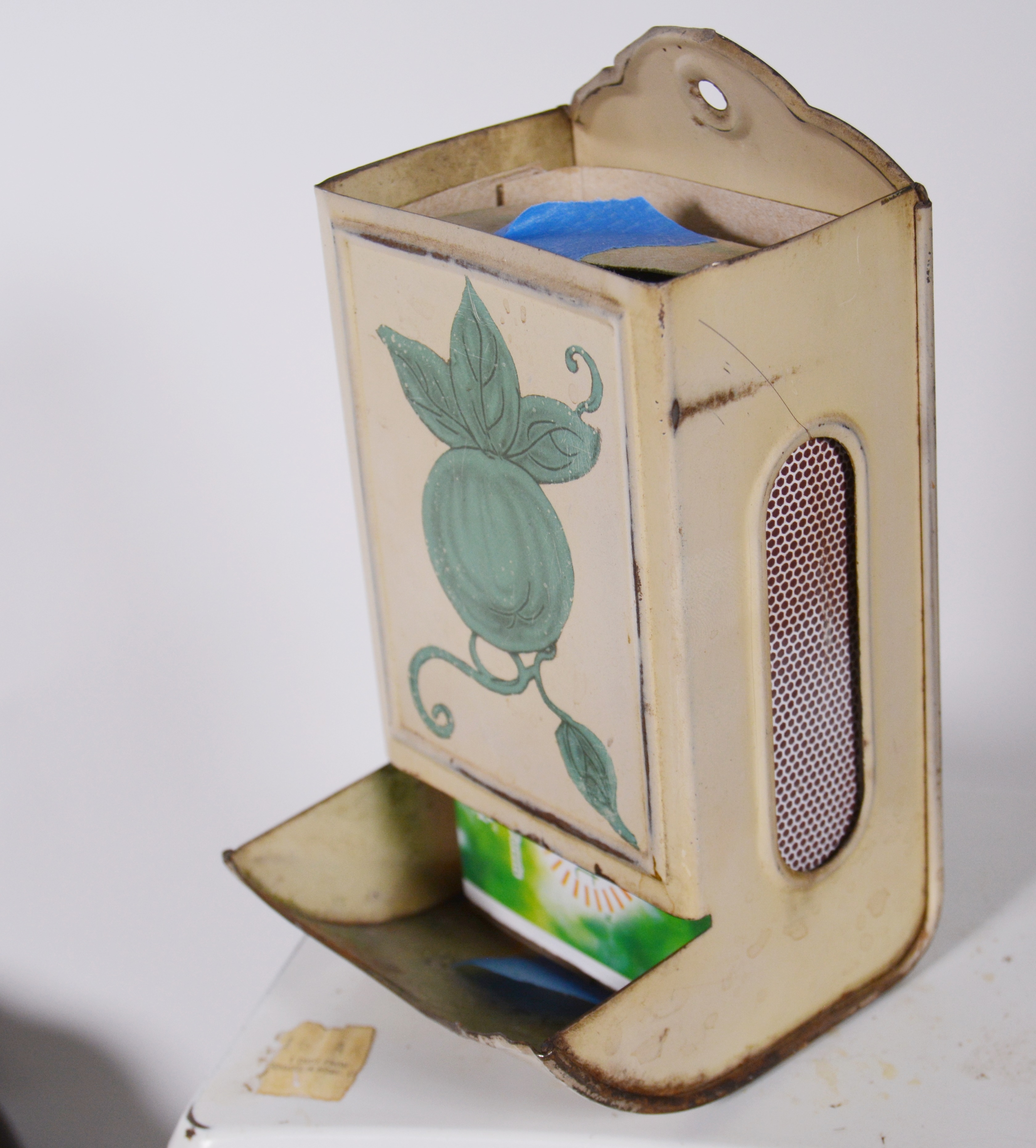 Vintage Kitchen Gadgets Featuring Hanson Utility Scale EBTH