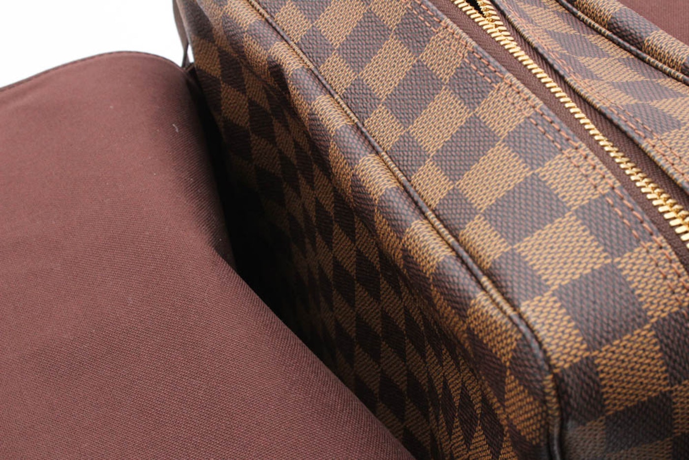 Louis Vuitton of Damier Crossbody Messenger Bag | EBTH