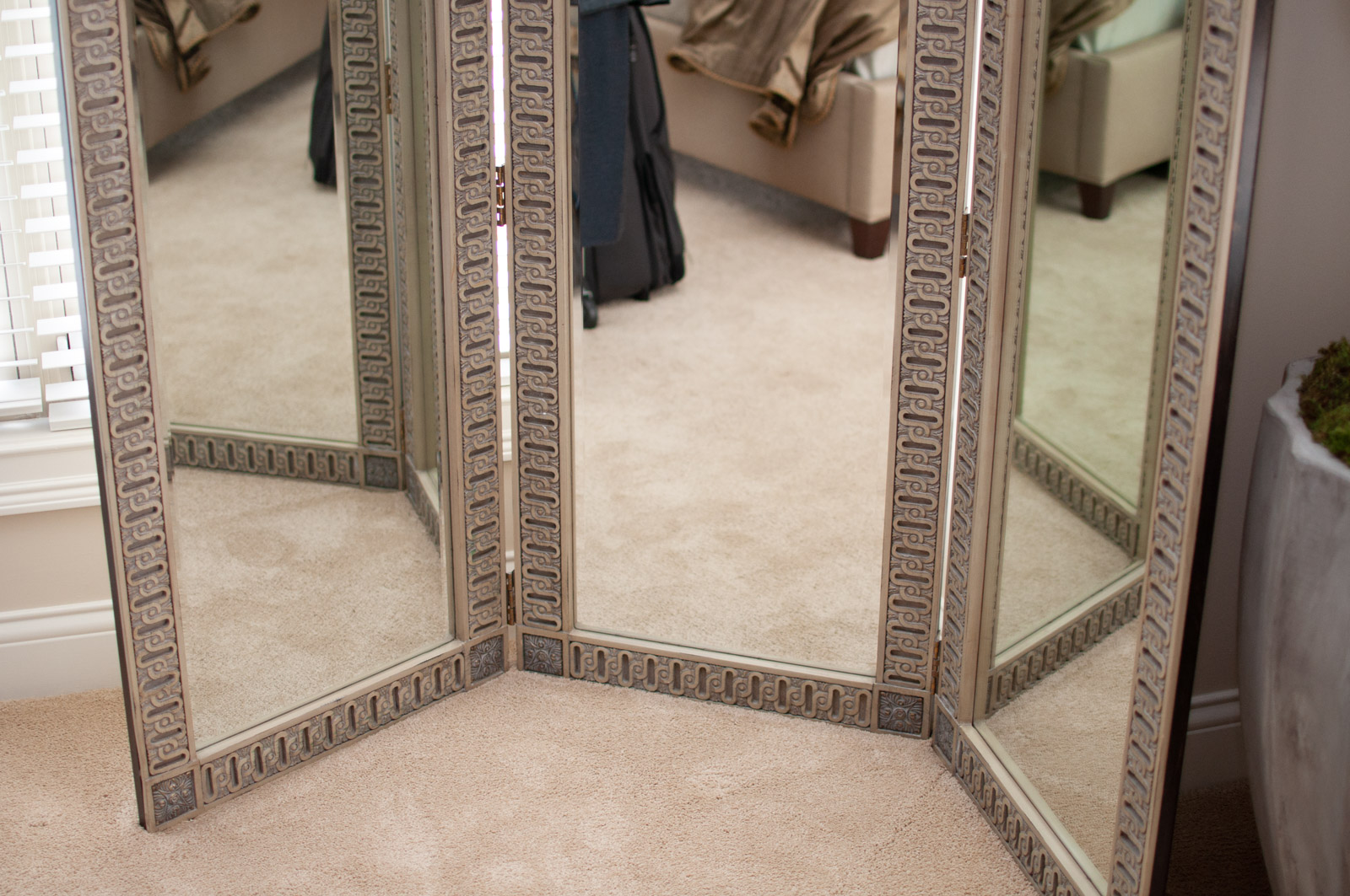 Contemporary TriFold Dressing Screen with Beveled Mirror EBTH