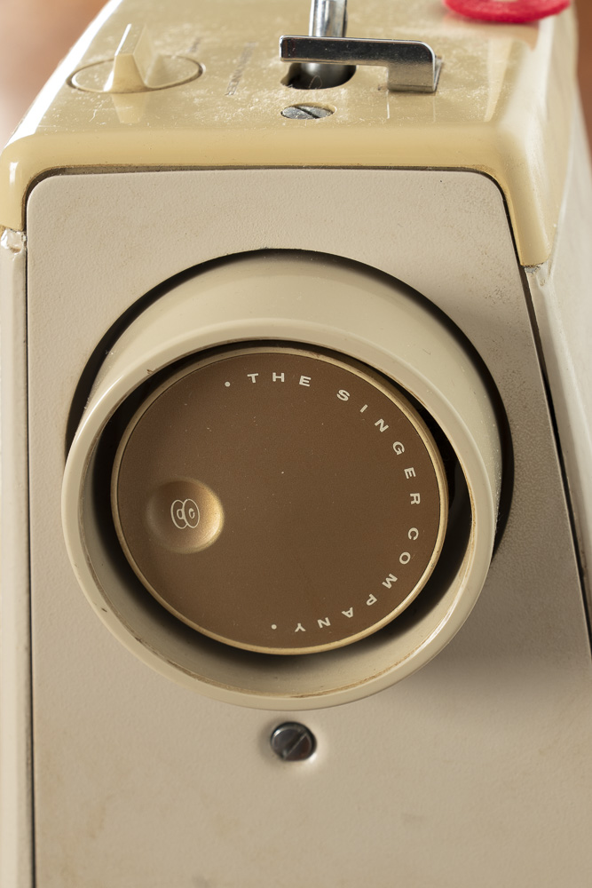 Singer Stylist 538 Sewing Machine Table with Cherry and