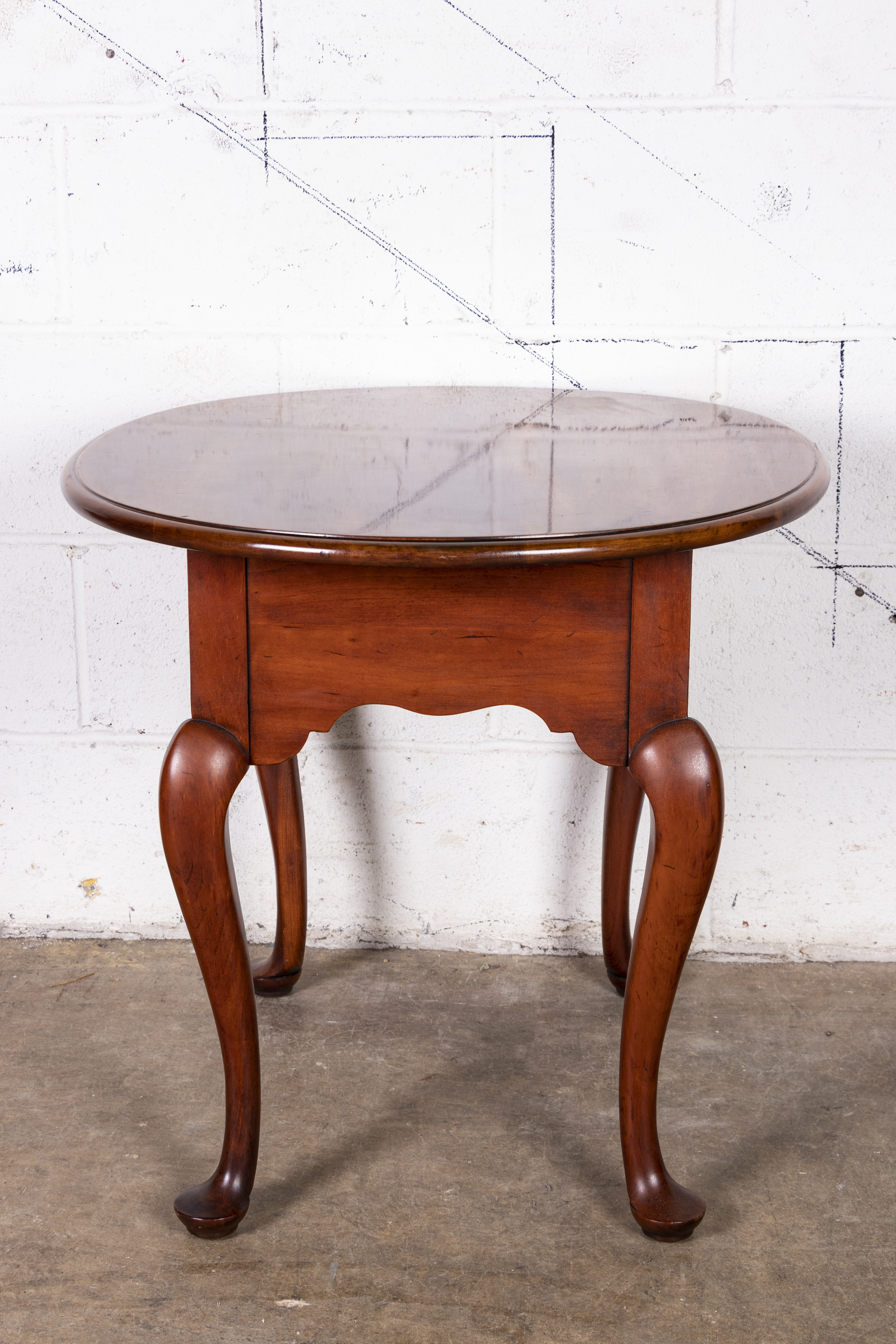 Pair of Queen Anne Style Cherry End Tables by Statton, 20th Century EBTH