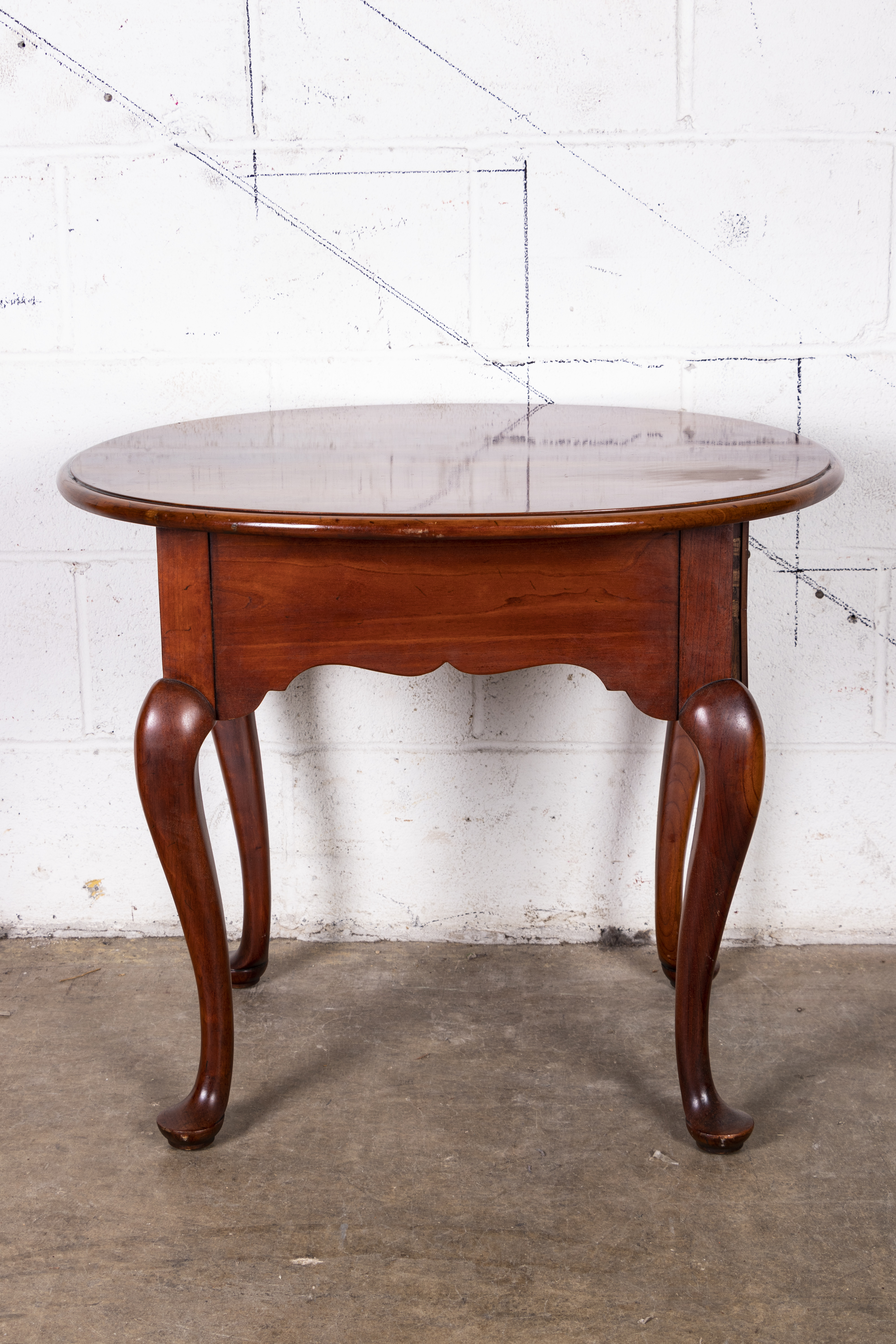 Pair of Queen Anne Style Cherry End Tables by Statton, 20th Century EBTH
