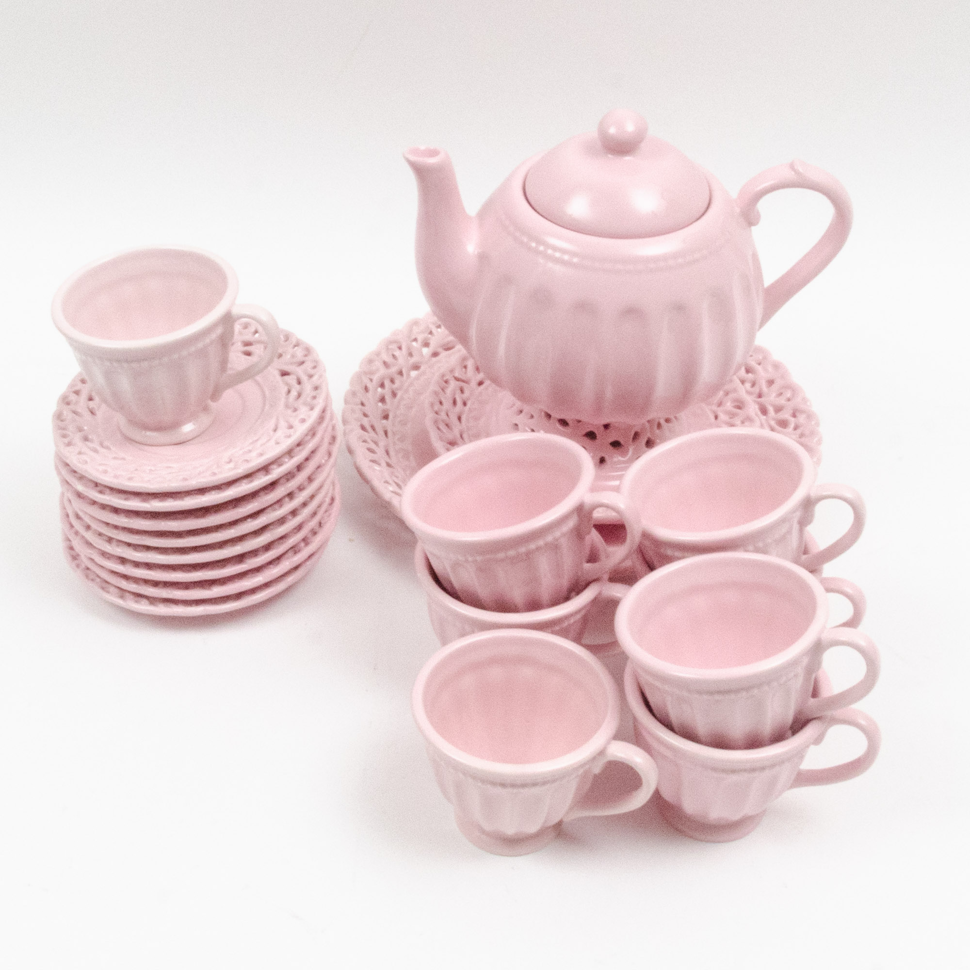 the queen's treasures tea set