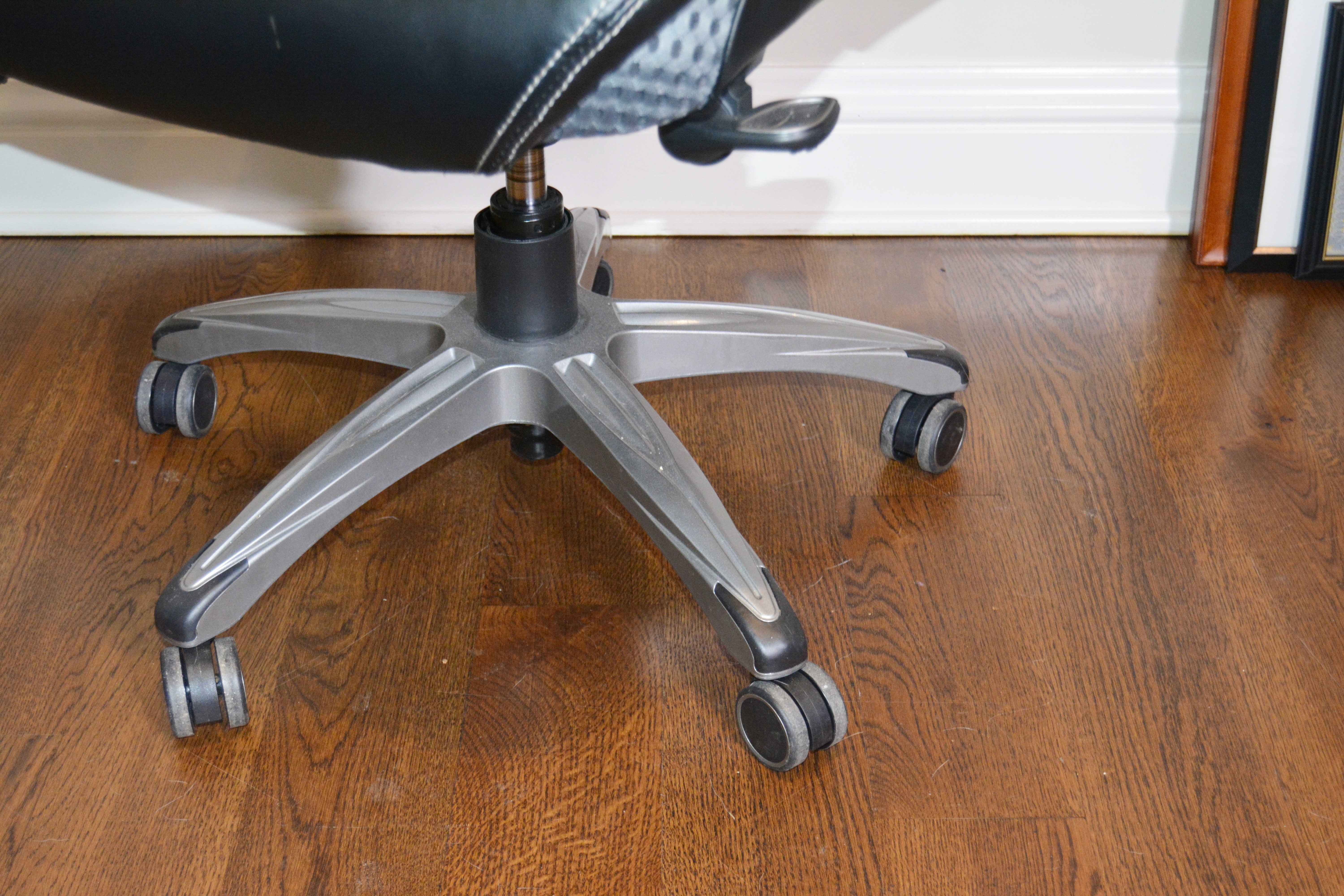 Octaspring Manager Office Chair by True Innovations EBTH