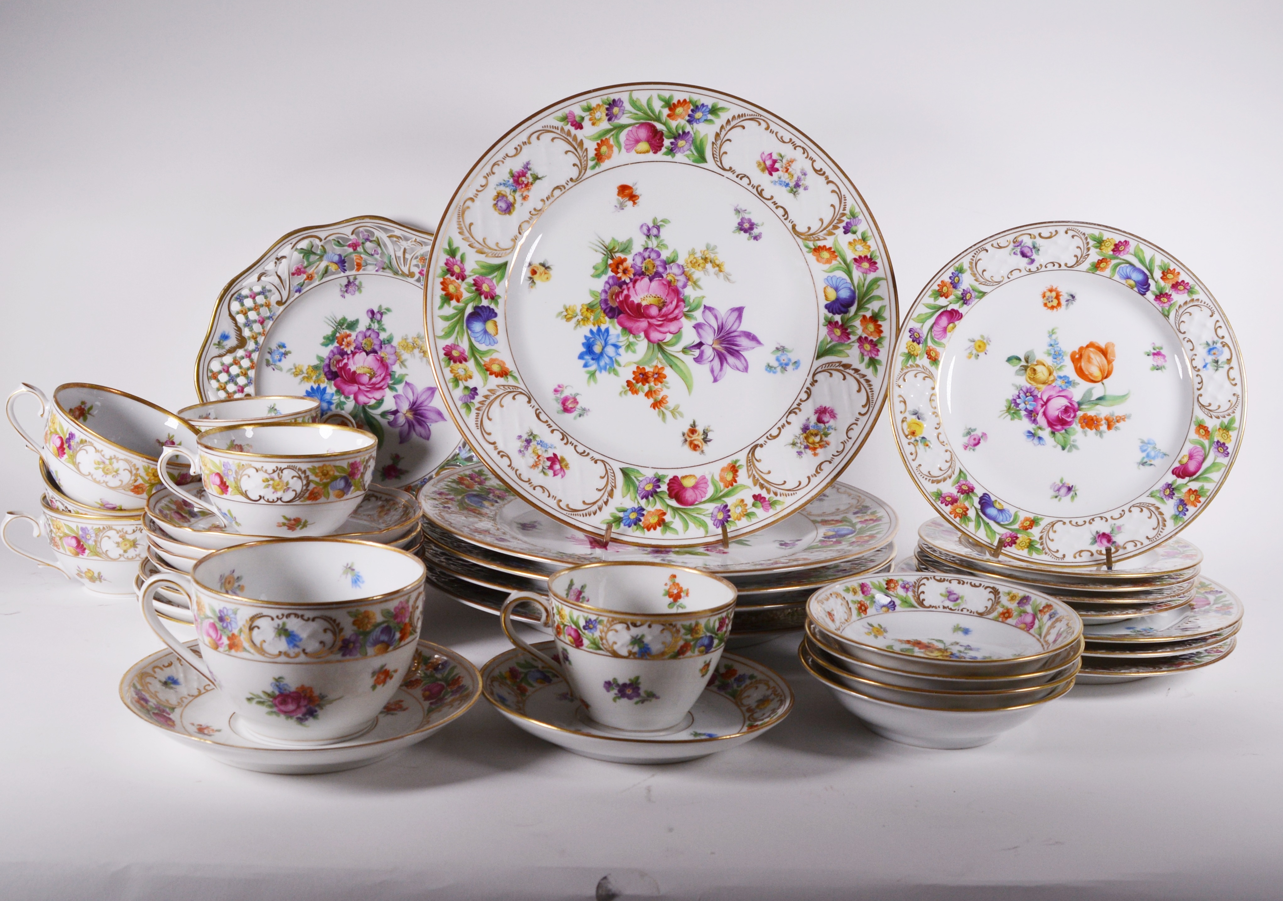 SchumannBavaria "Empress Dresden Flowers" China Dinnerware Set EBTH