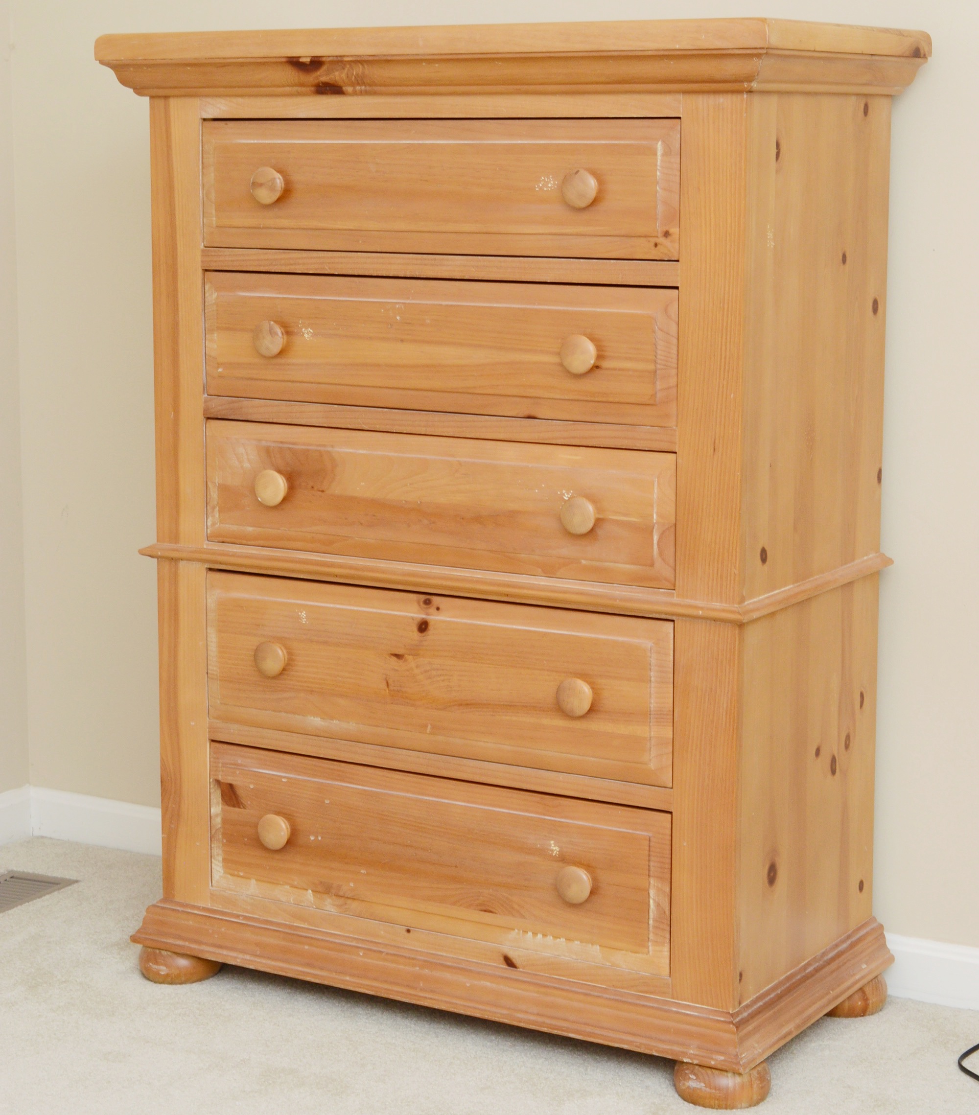 Broyhill Pine Dresser EBTH   DSC 0386 