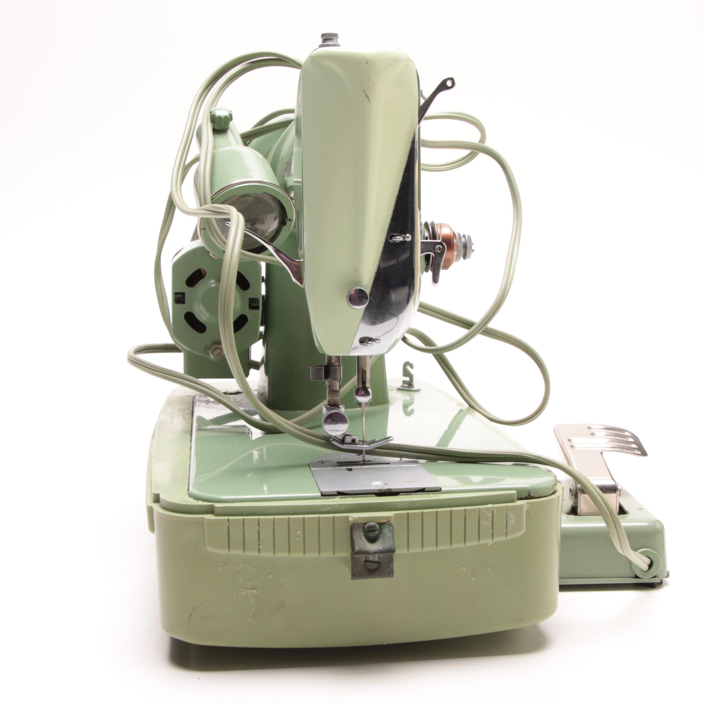 1950s Portable Singer Sewing Machine in Green EBTH