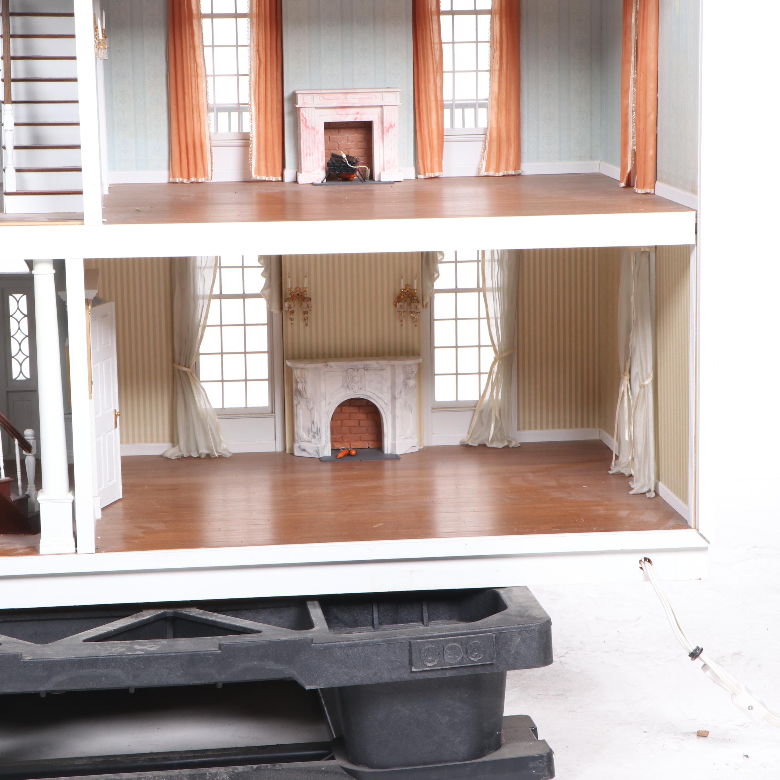 Lawbre Rosedawn Plantation Electrified Dollhouse | EBTH