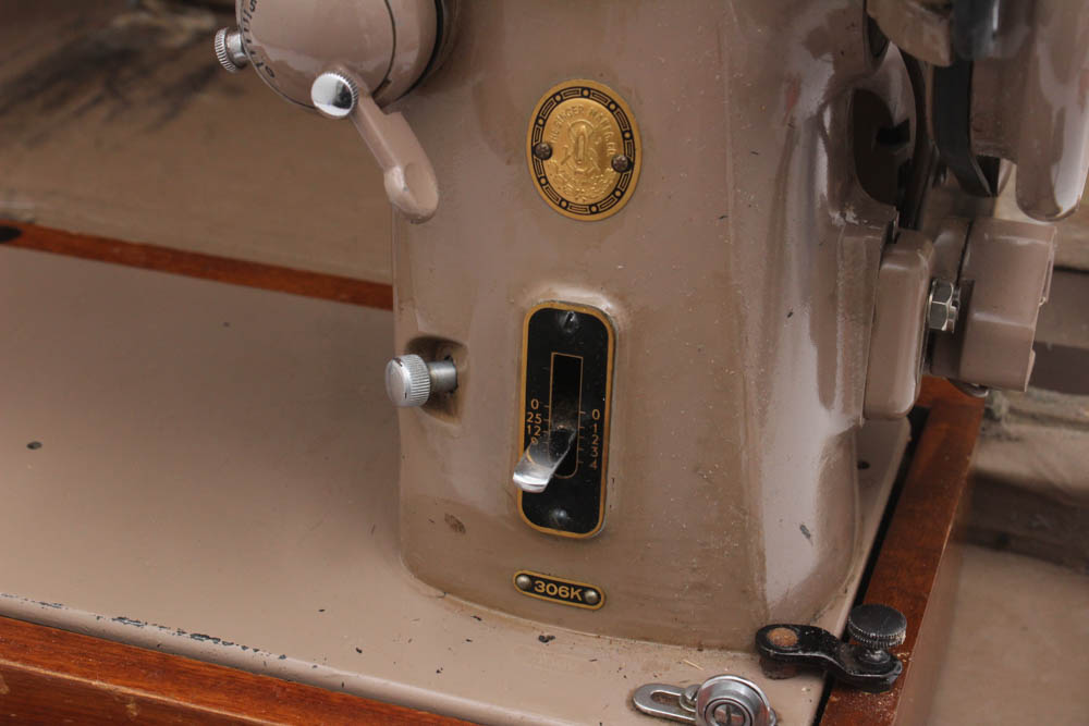 Singer Automatic SwingNeedle Machine 306 Sewing Machine EBTH