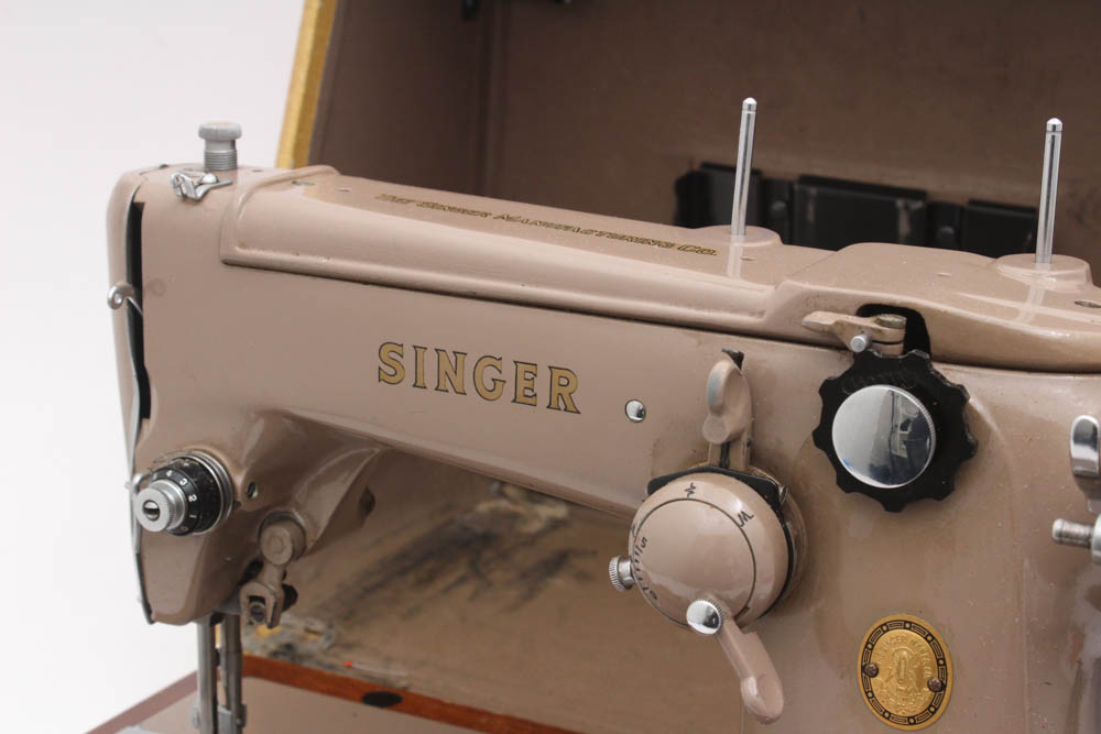 Singer Automatic SwingNeedle Machine 306 Sewing Machine EBTH