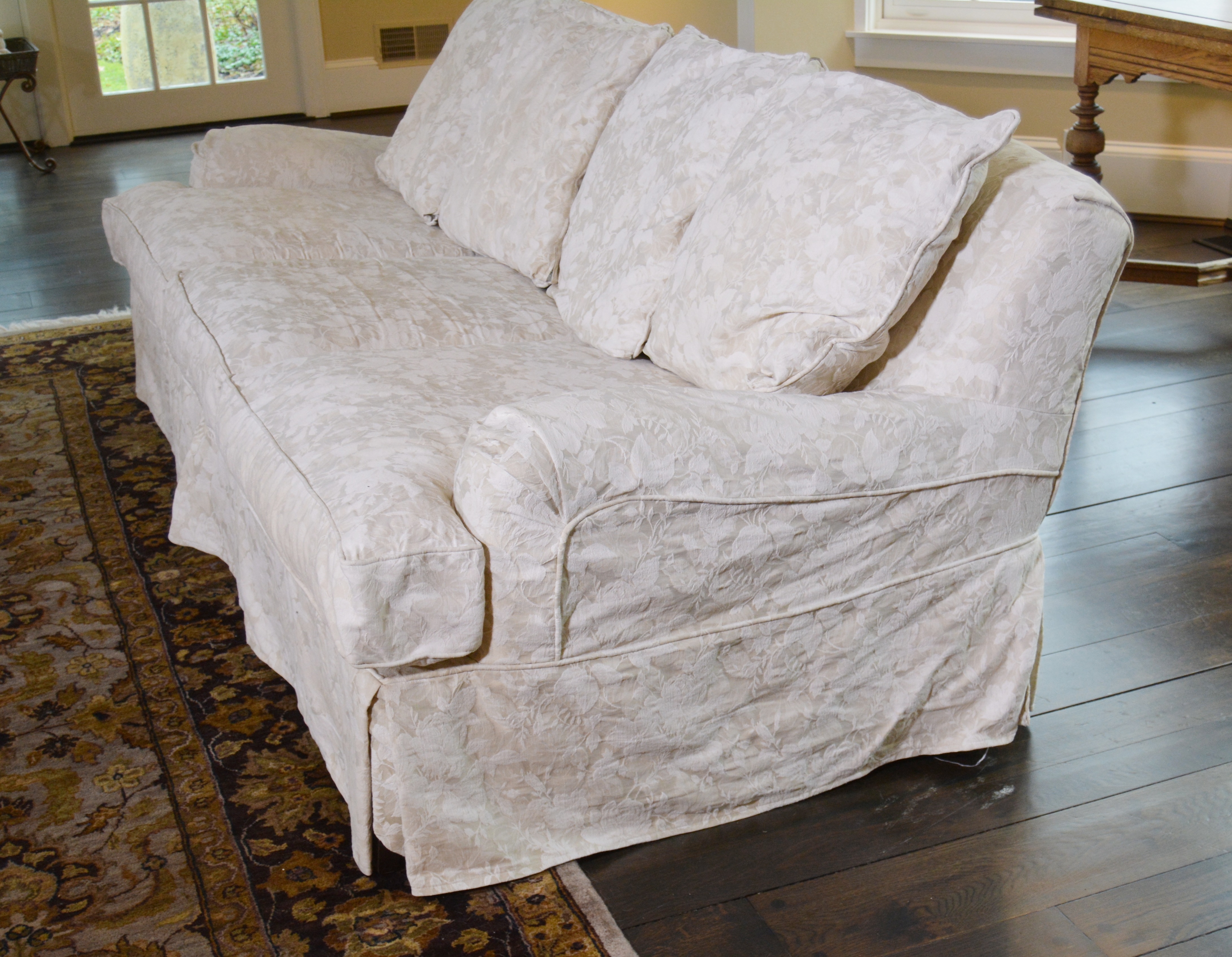 Relaxed Slipcover Sofa by Mitchell Gold, Late 20th Century EBTH
