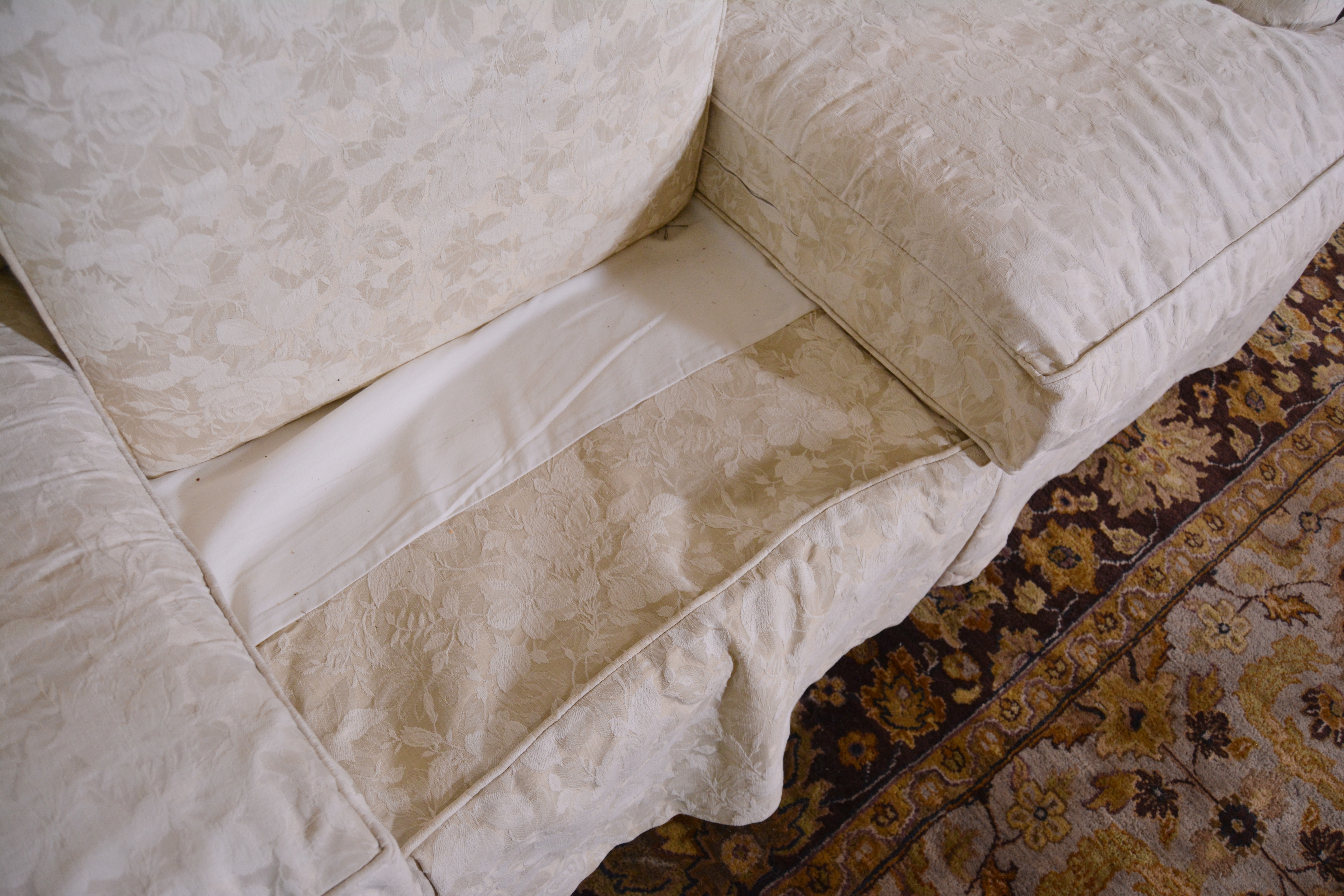 Relaxed Slipcover Sofa by Mitchell Gold, Late 20th Century EBTH