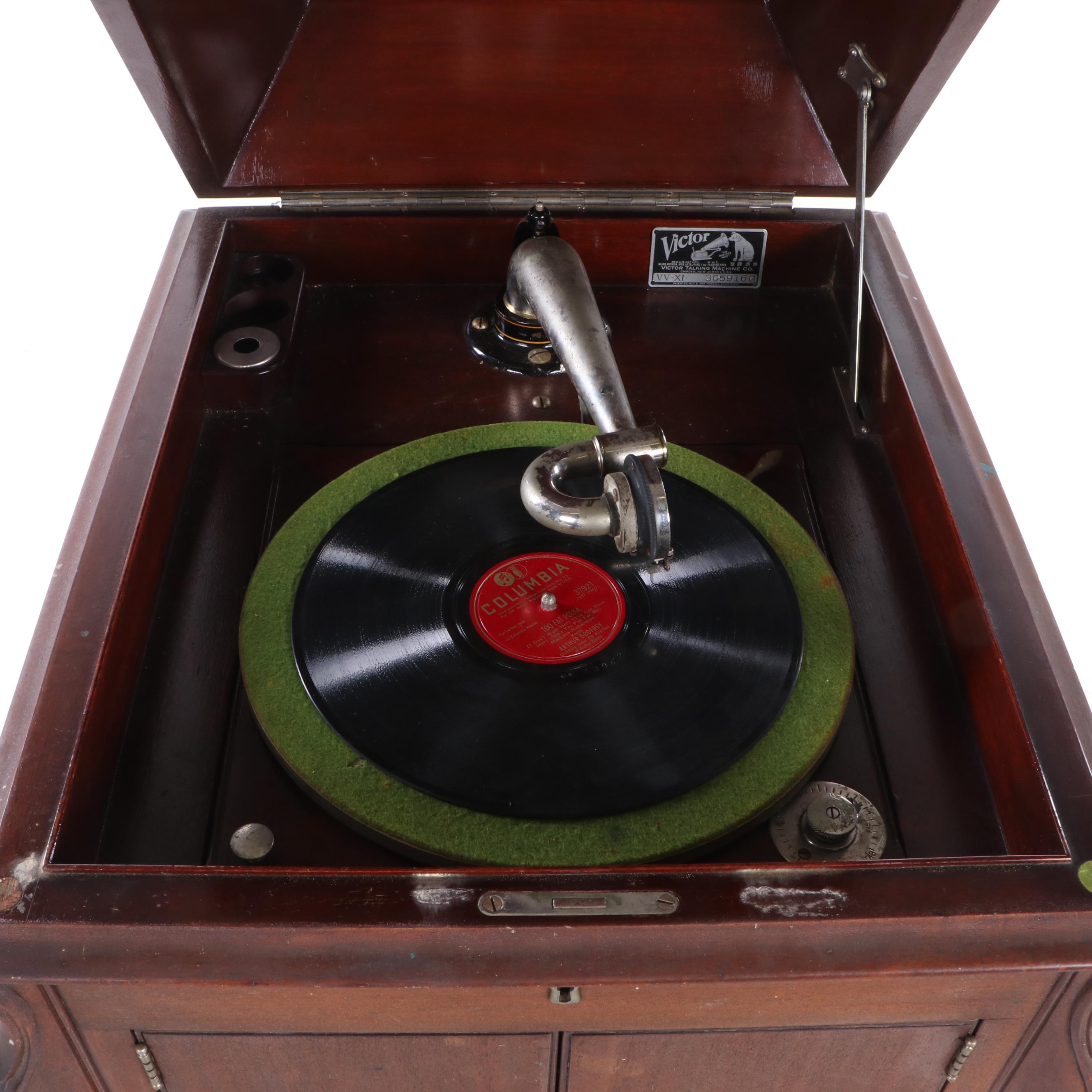 Victor Victrola Record Player with Records, Circa 1912 EBTH