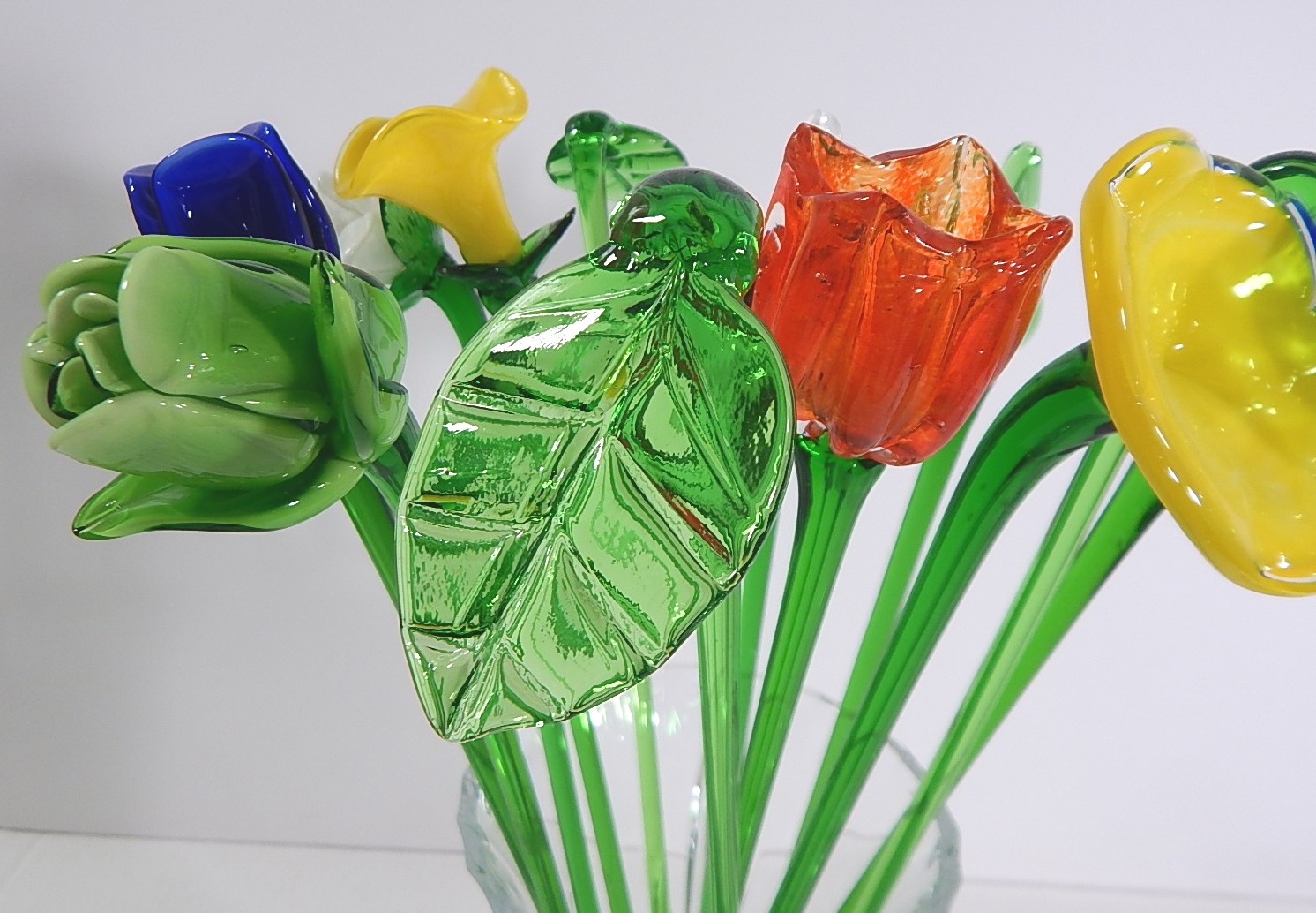 Decorative Hand Blown Glass Flower Stems and Pressed Glass Vase EBTH