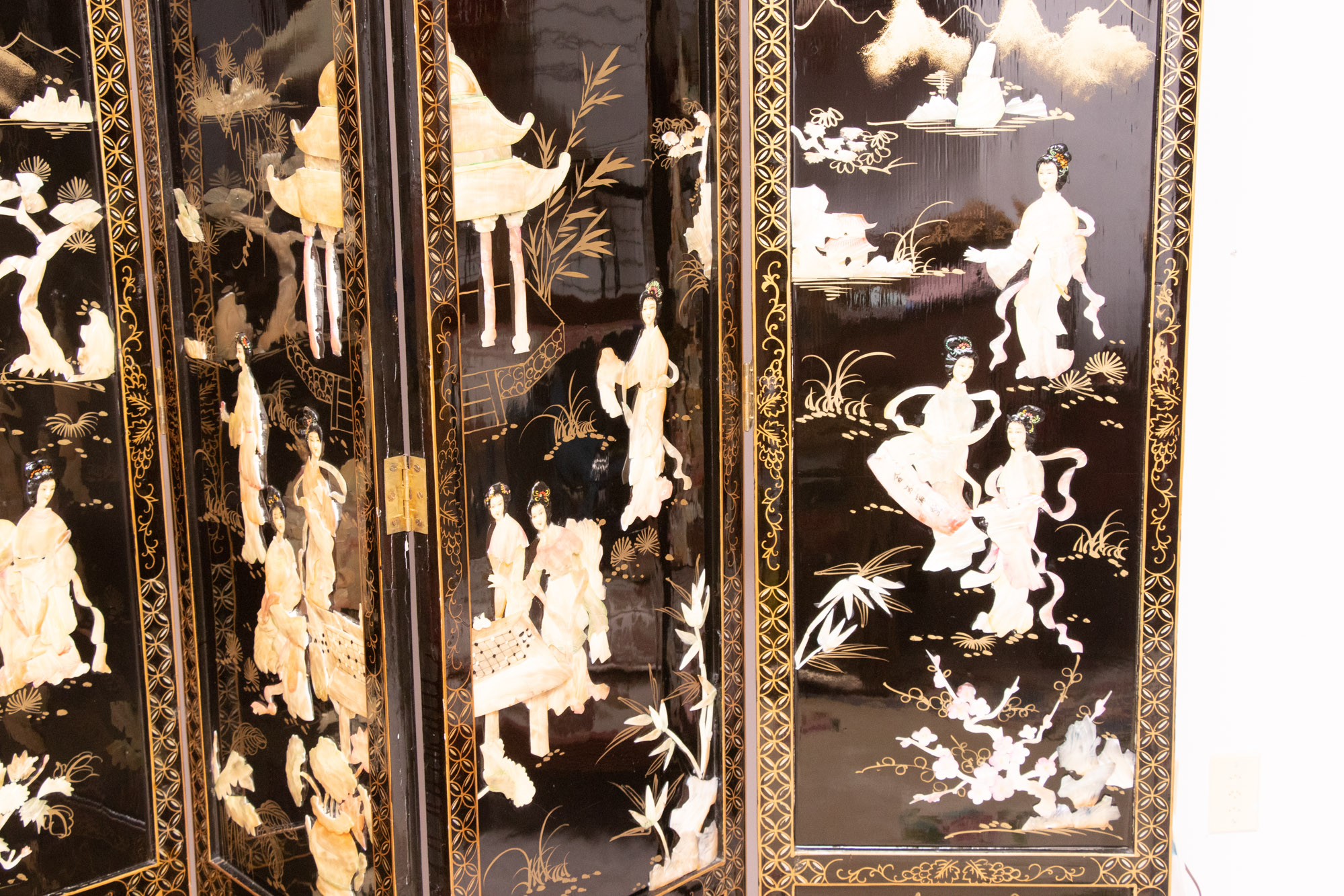 Chinese Black Lacquer Room Divider with Applied Mother of Pearl EBTH