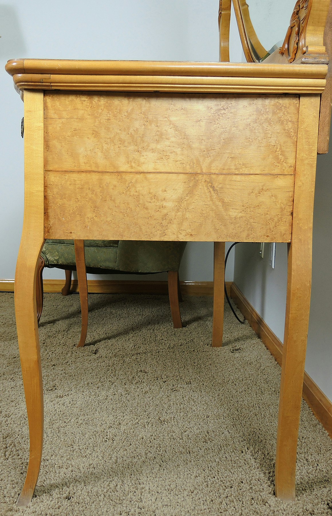 Birdseye Maple Dressing Table and Chair Early Twentieth Century | EBTH