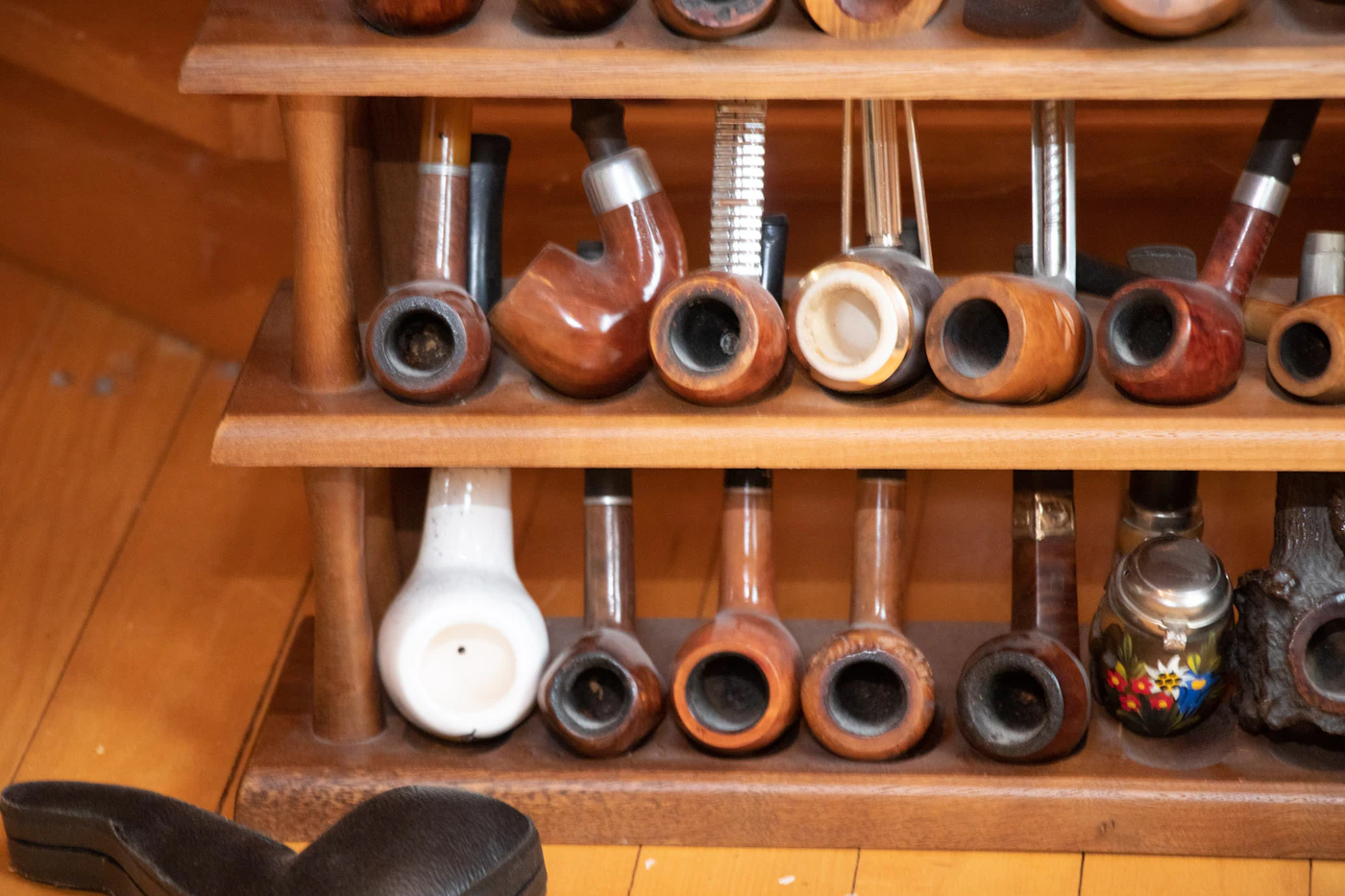 Tobacco Pipe Collection featuring Peterson Pipes | EBTH