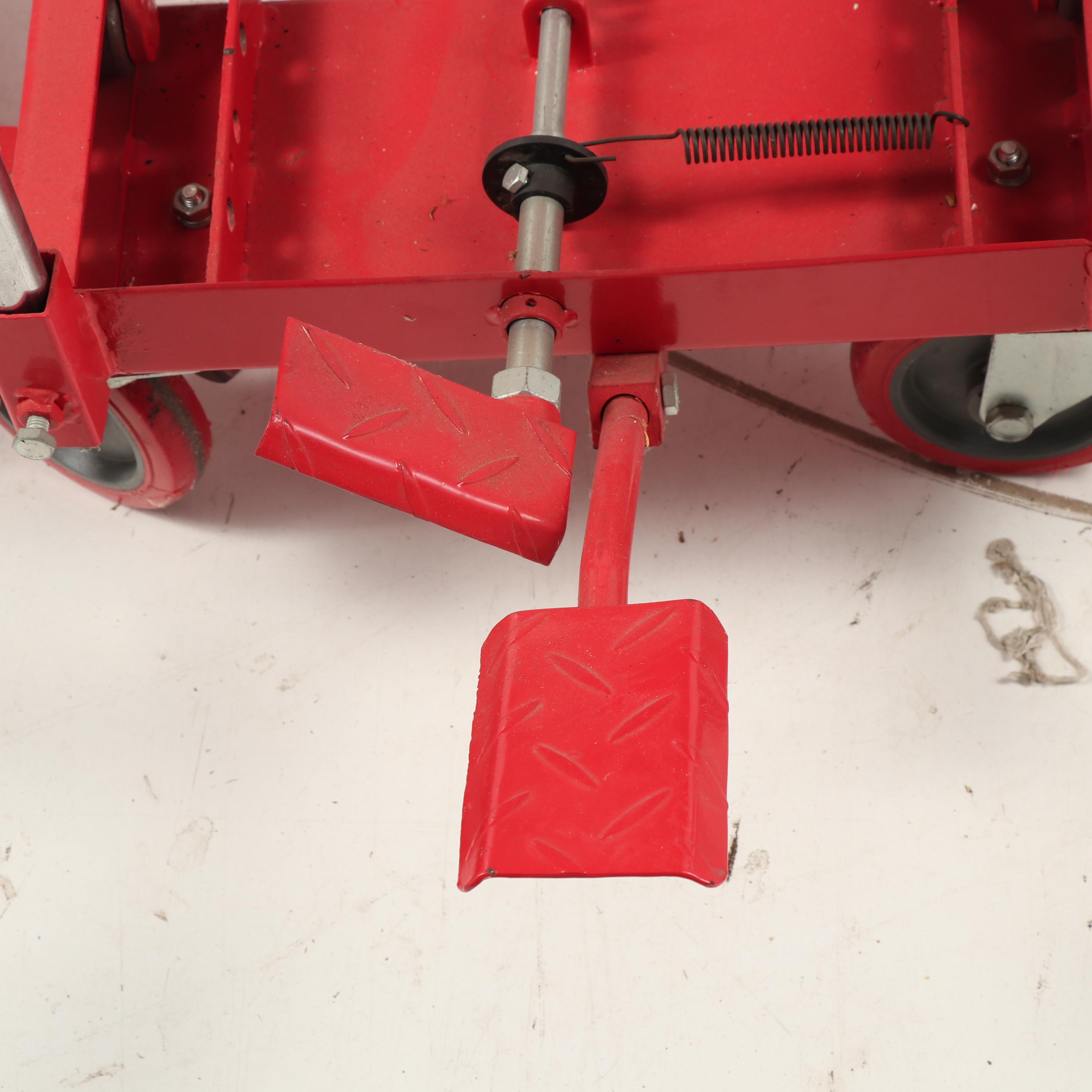 4000 Pound Hydraulic Floor Lift with Larkin Rolling Creeper EBTH