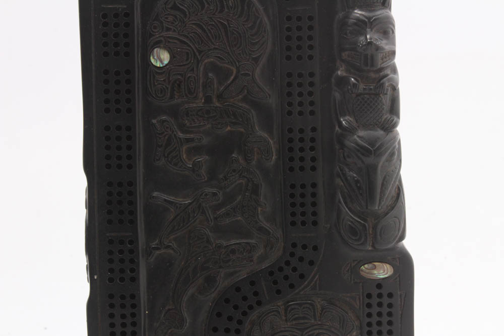 Inuit Style Carved Pearlite Cribbage Board with Abalone | EBTH