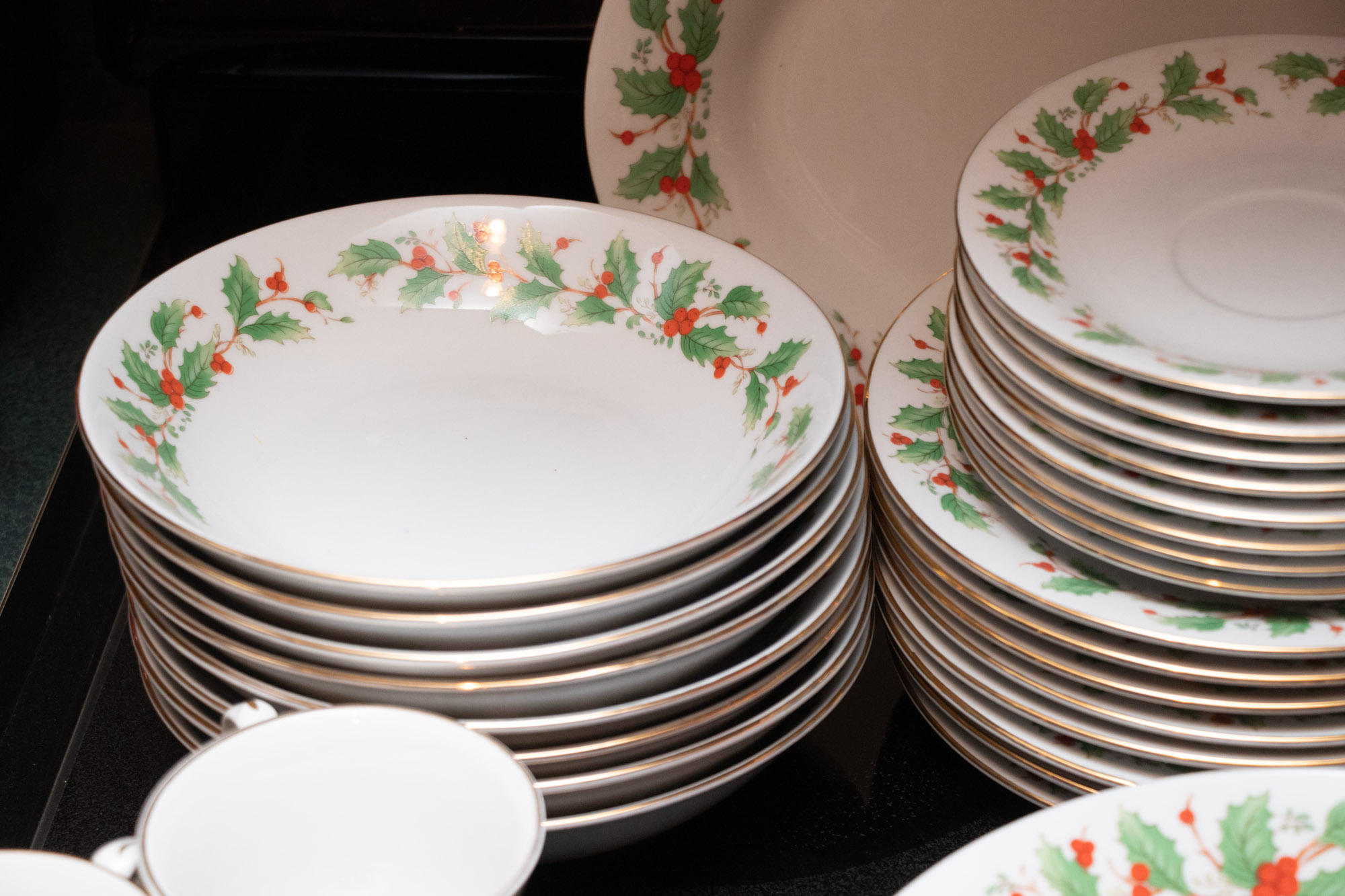 China Pearl "Noel" Fine China Dinnerware EBTH