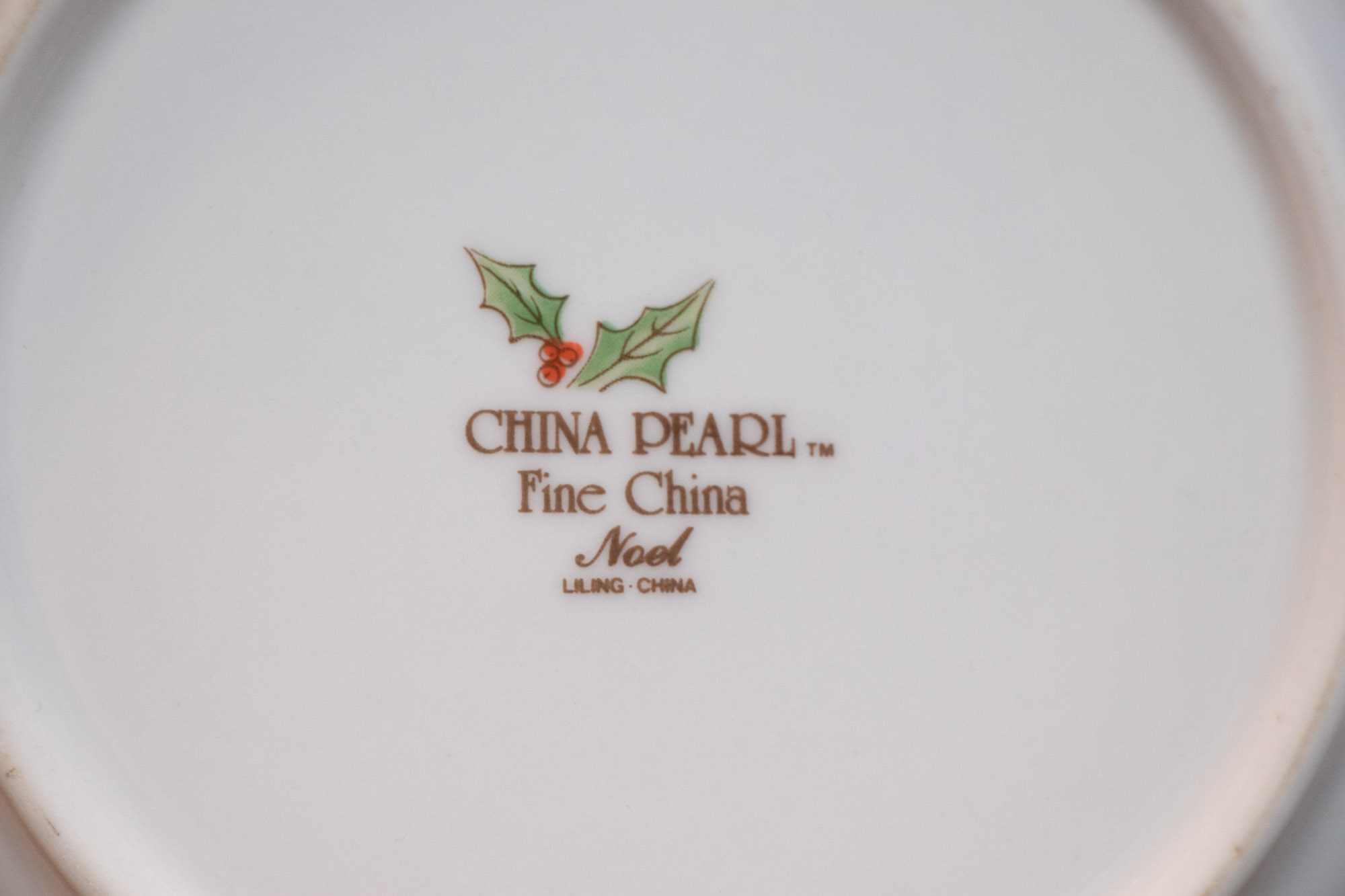 China Pearl "Noel" Fine China Dinnerware EBTH