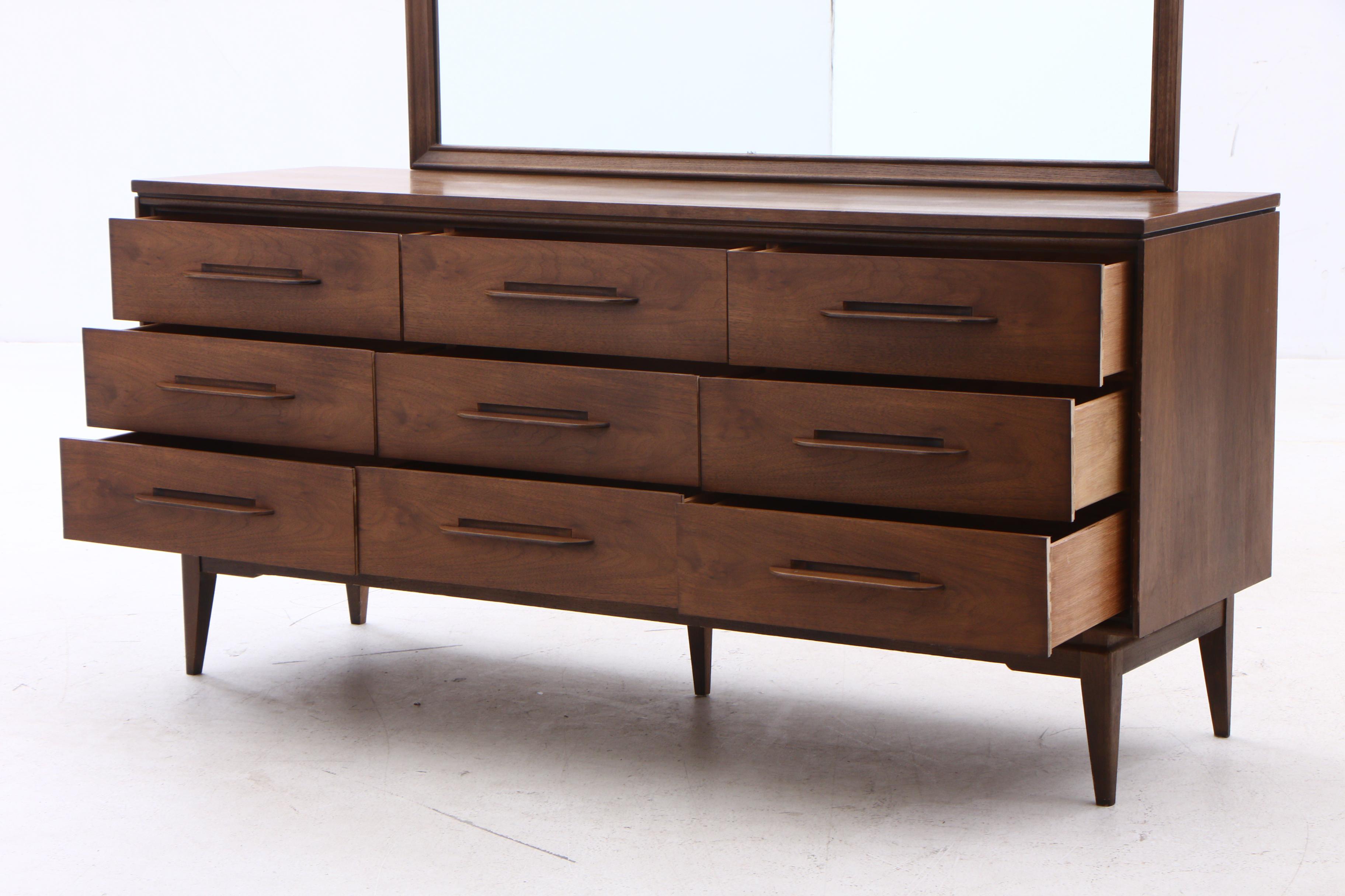Mid Century Modern Walnut Dresser with Mirror by Bassett | EBTH