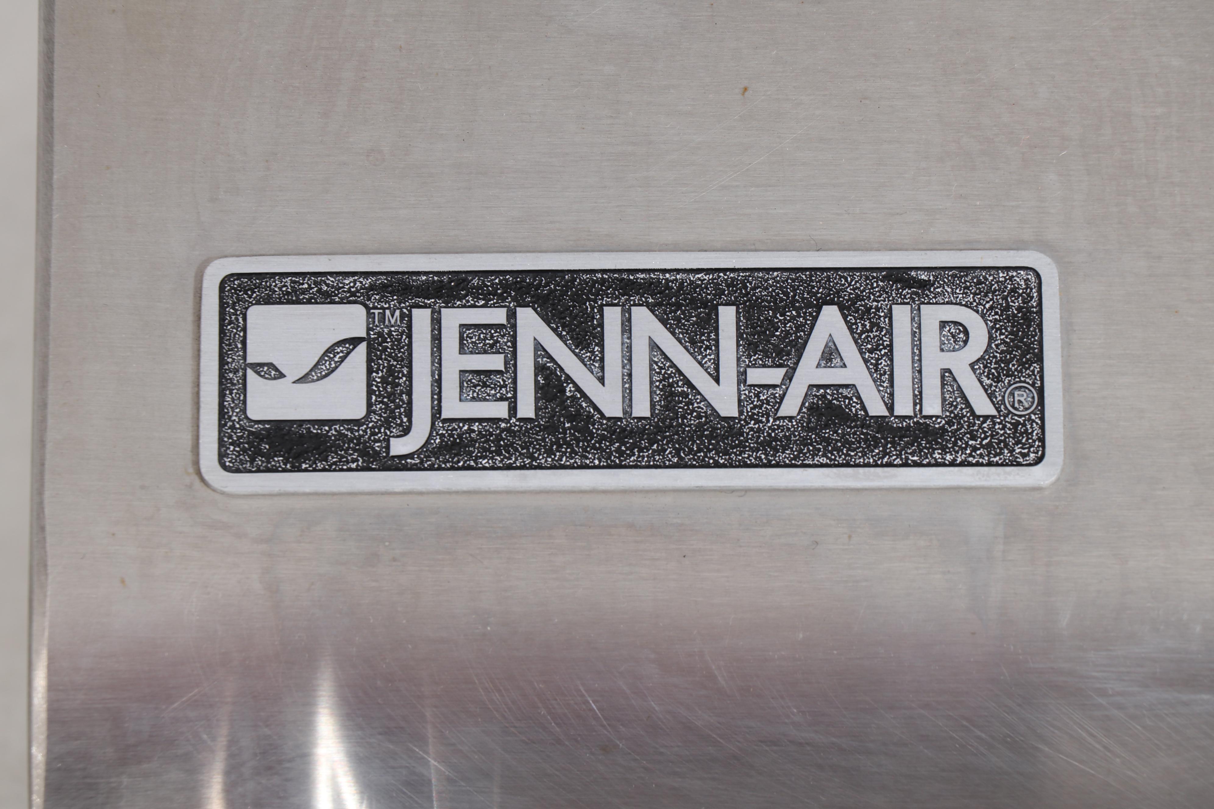JennAir Stainless Steel FourBurner Gas Grill EBTH