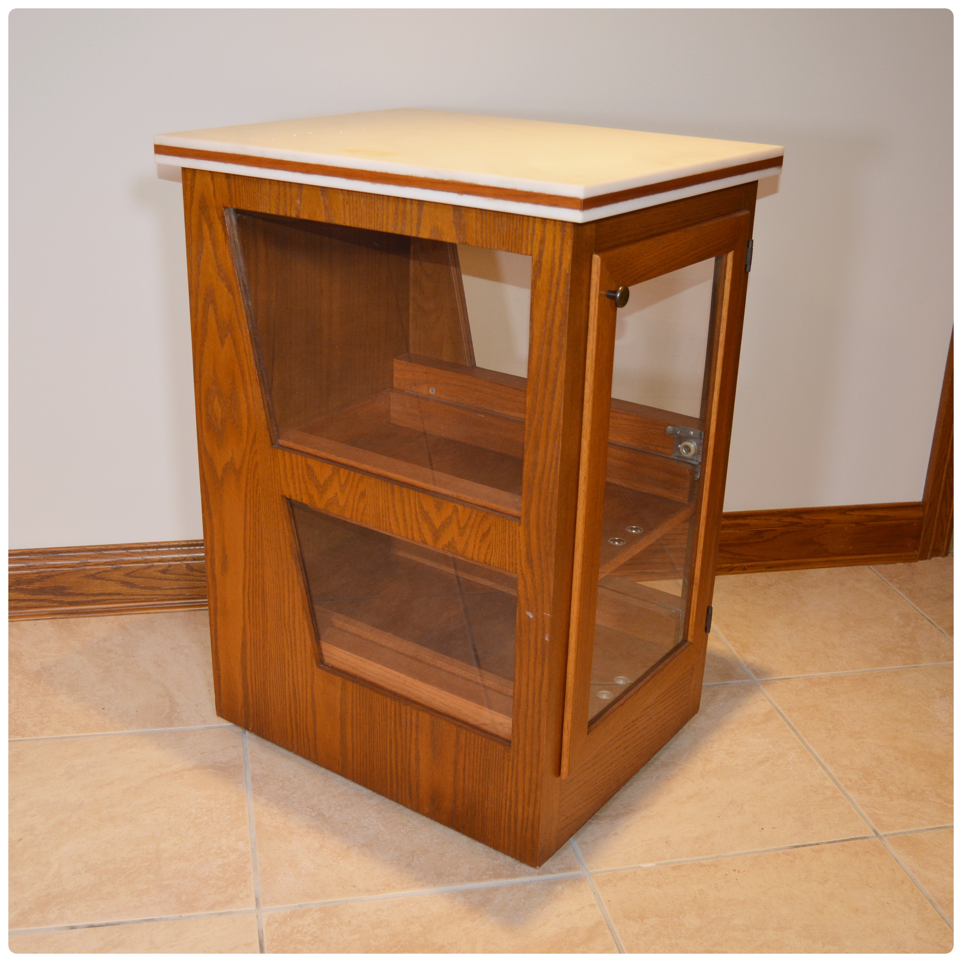 Oak Rolling Display Case EBTH