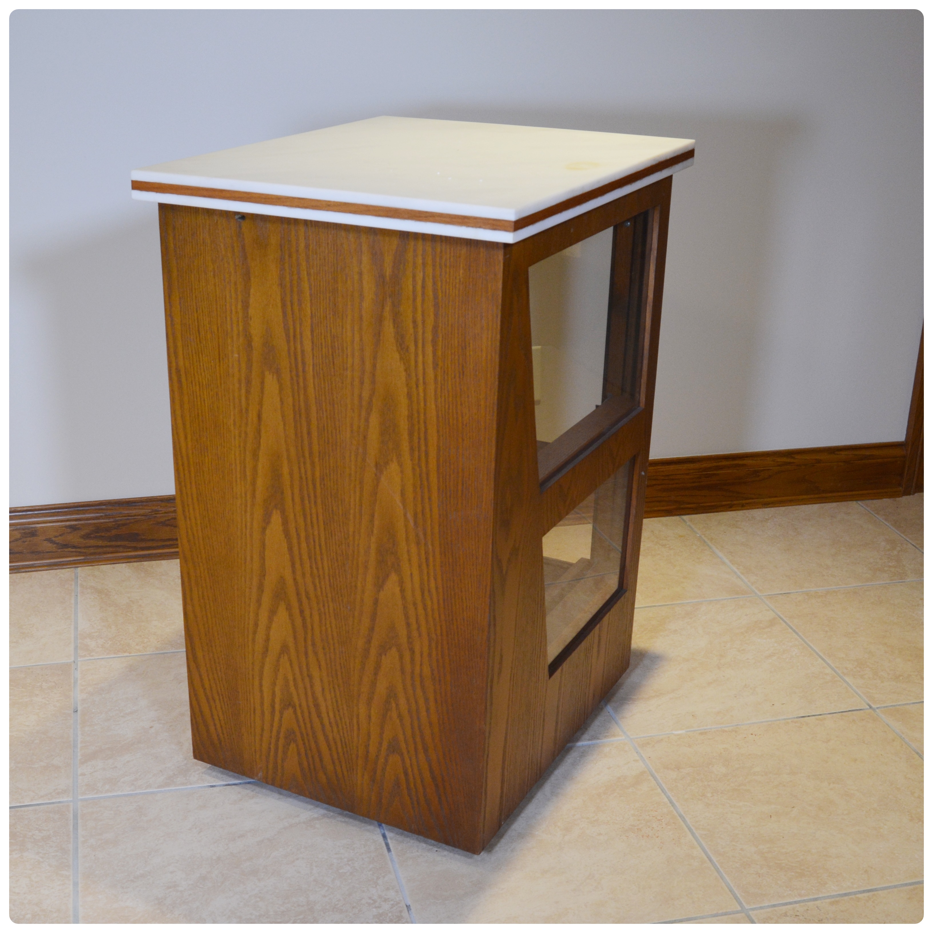 Oak Rolling Display Case EBTH