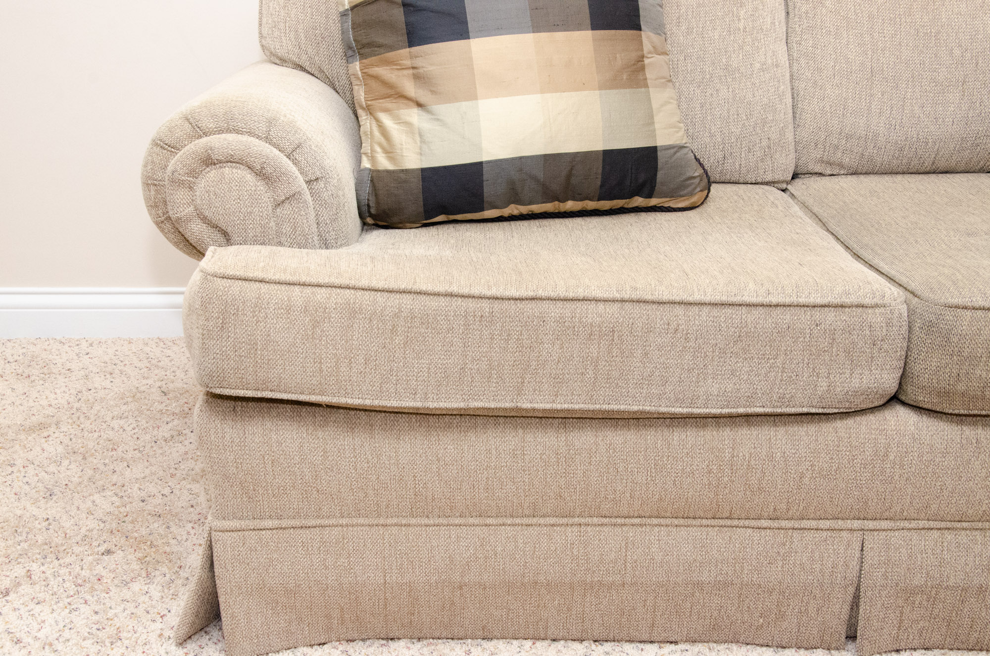 Contemporary Thomasville Upholstered Tweed Sectional Sofa EBTH