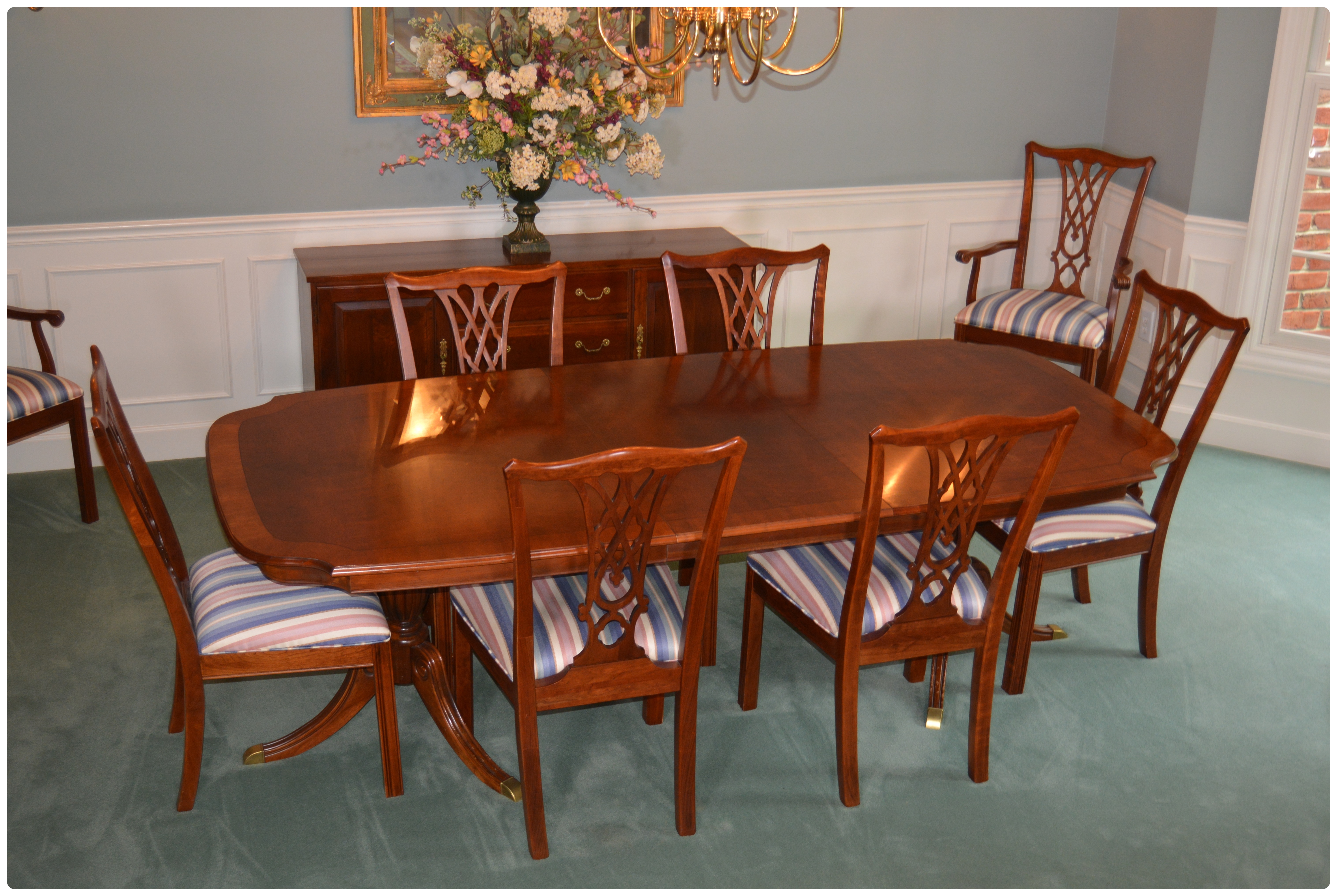 Ethan Allen Carolyn Double Pedestal Mahogany Dining Room Set   DSC 0654.JPG