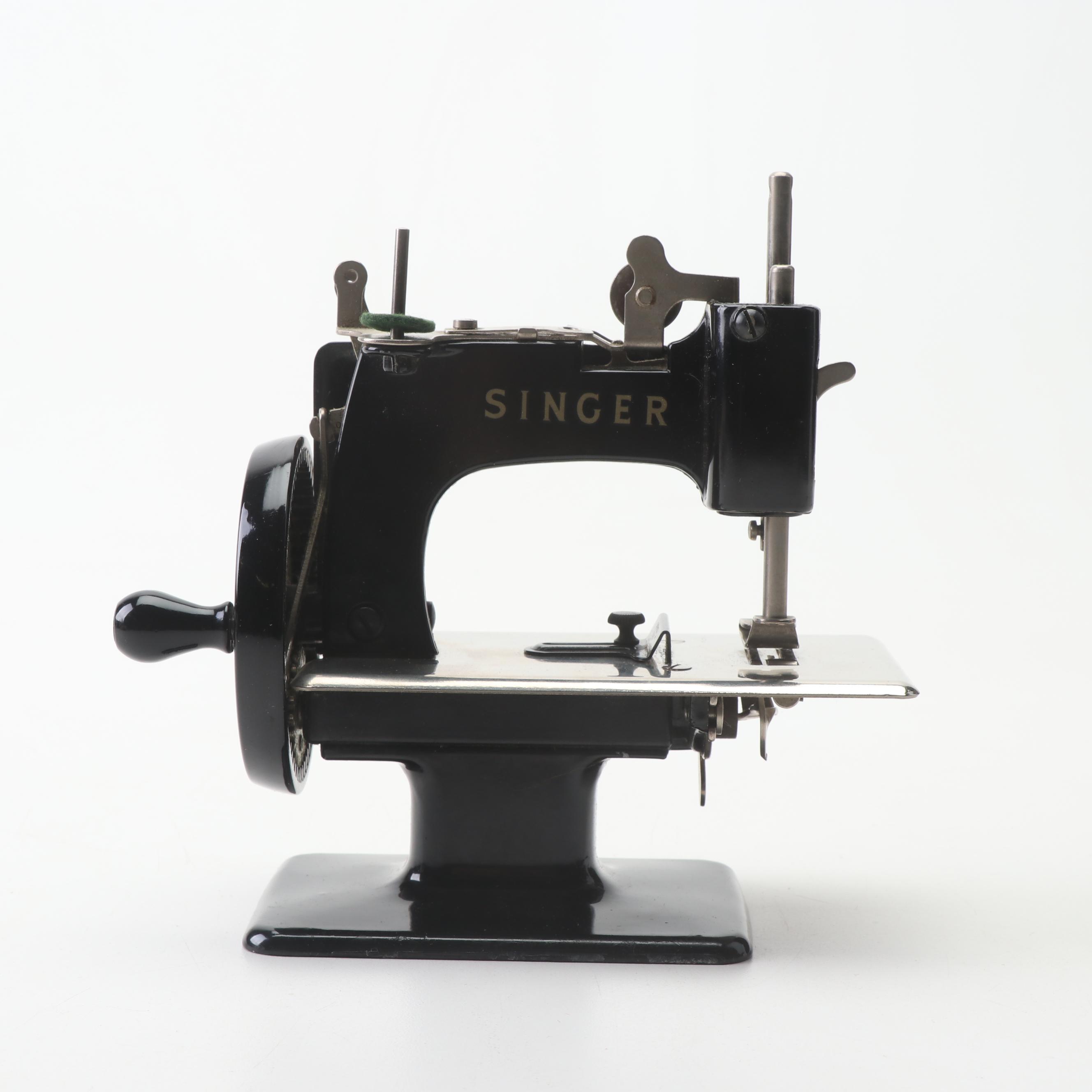 Singer "Sewhandy" Sewing Machine, circa 1955 | EBTH