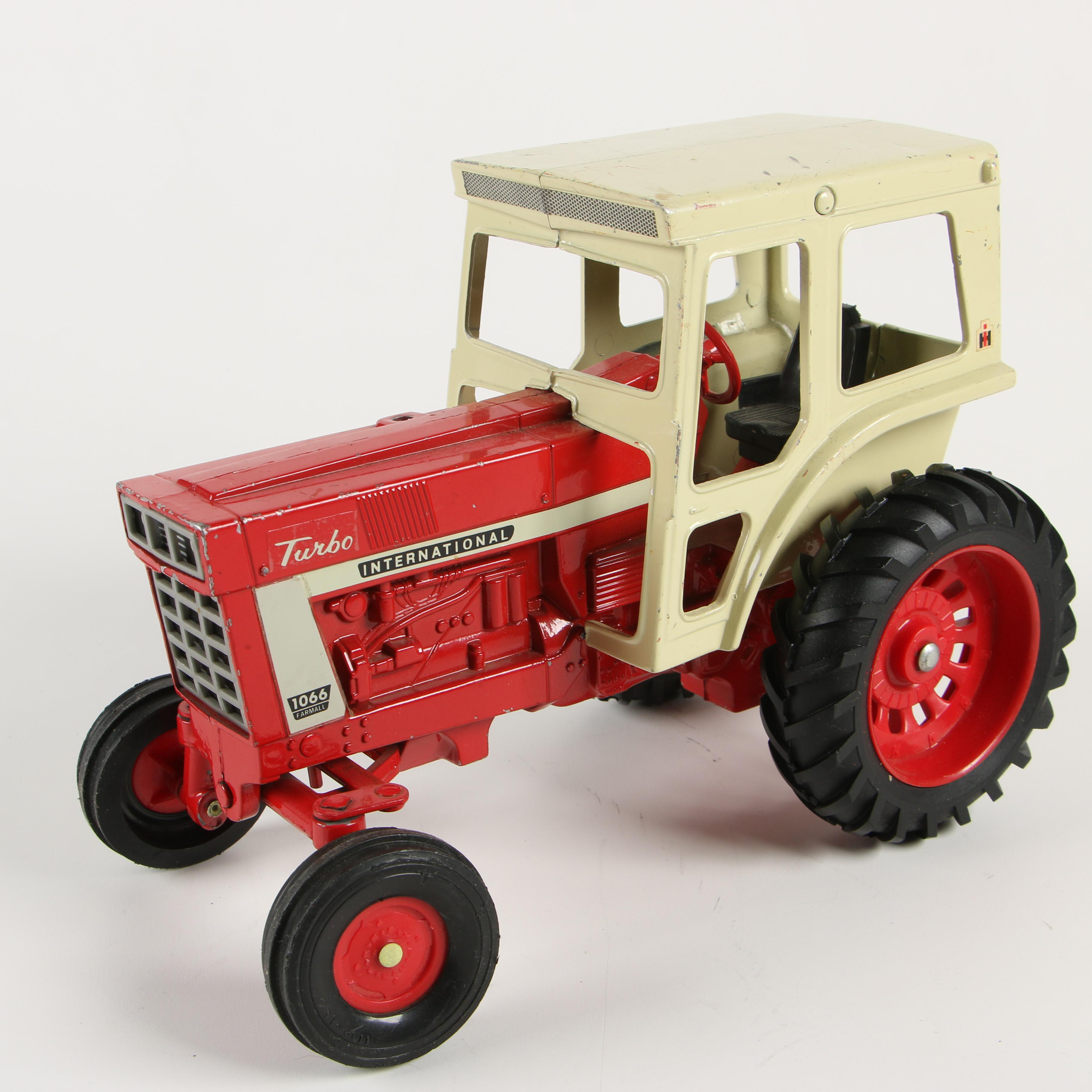 ERTL Co. DieCast Metal International Harvester Toy Tractors and Farm