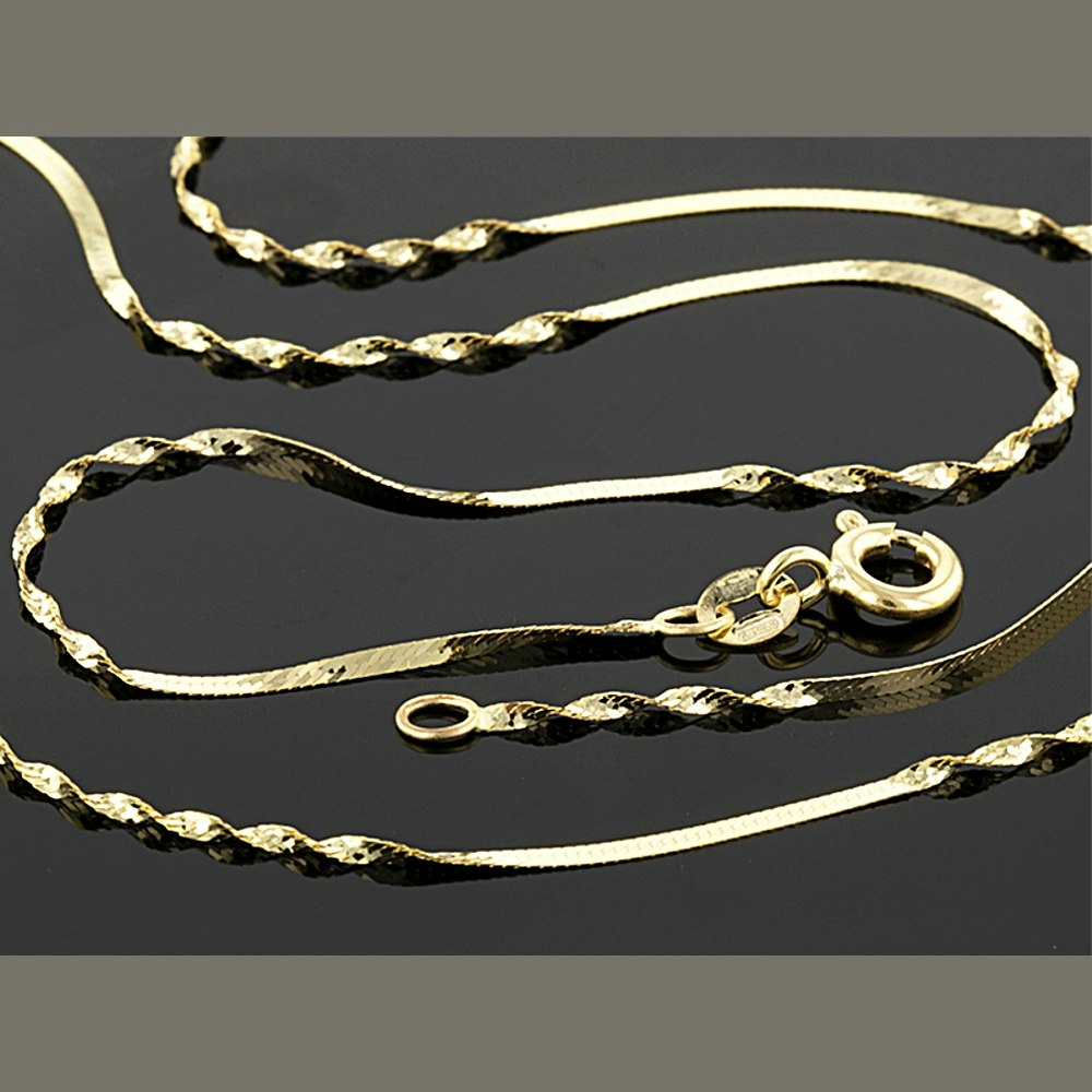 10K Yellow Gold Twisted Herringbone Chain Necklace EBTH 10k-yellow-gold-twisted-herringbone-chain-necklace-ebth