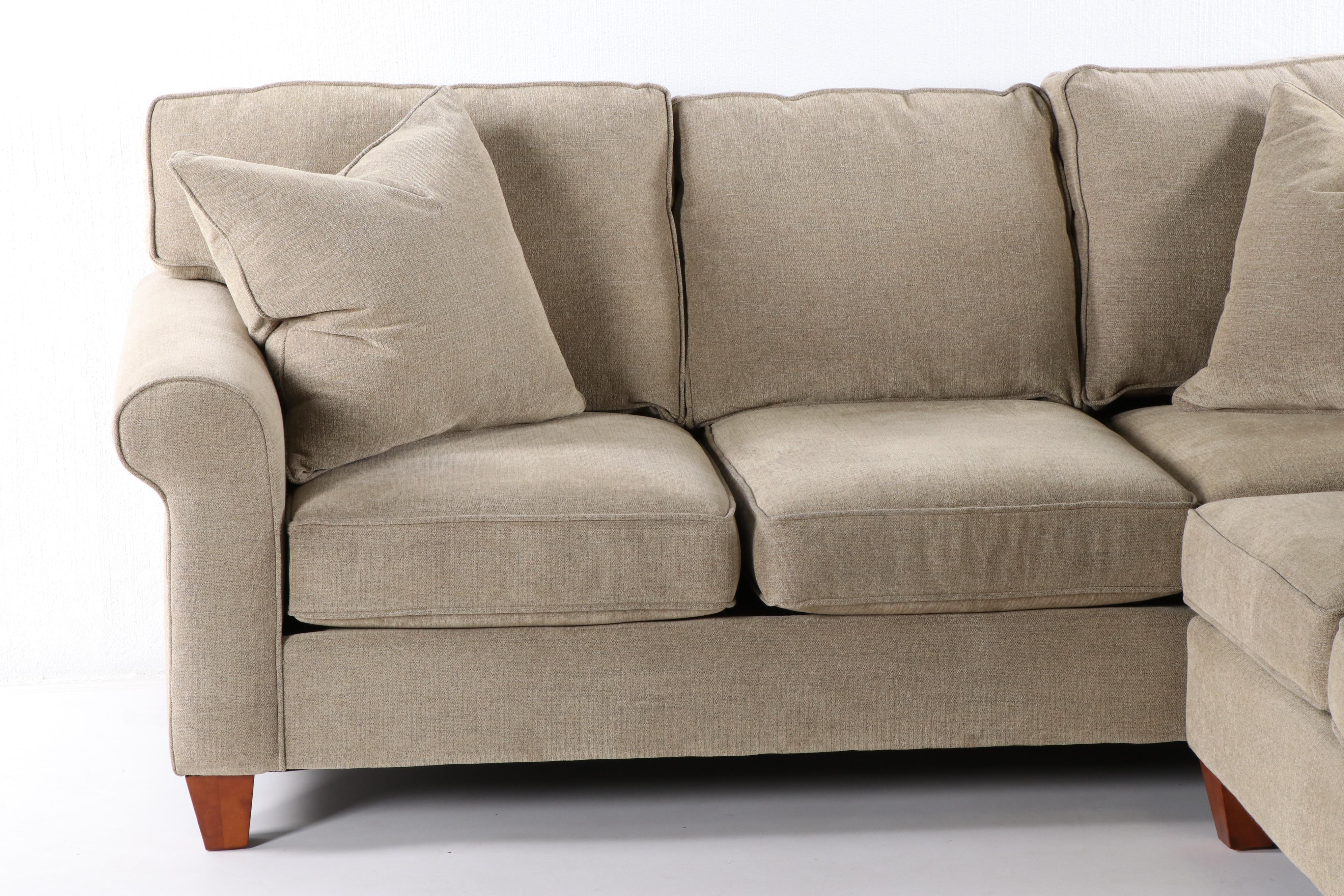 Haverty's Furniture Corey Grey FabricUpholstered Sectional Sofa