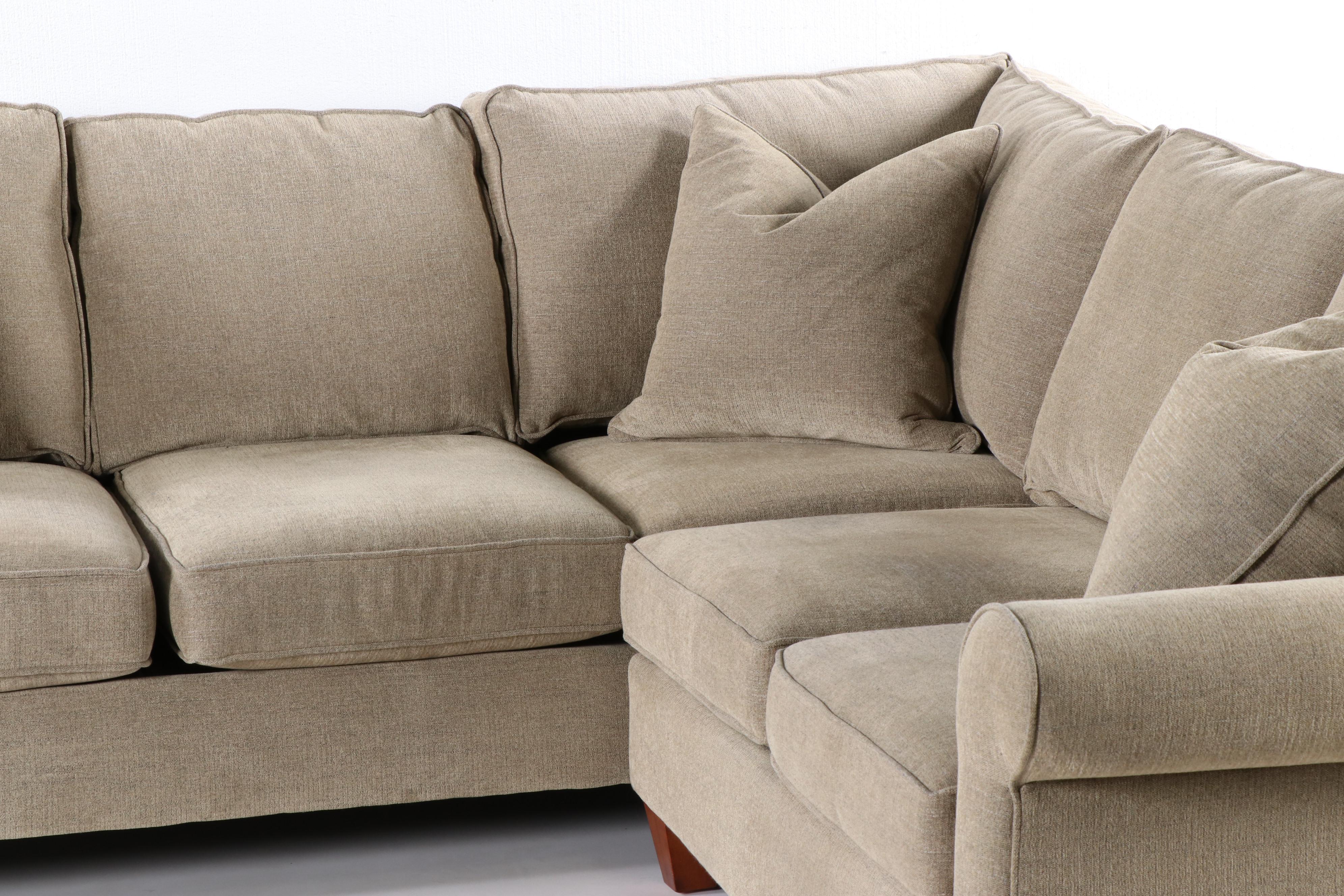 Haverty's Furniture Corey Grey FabricUpholstered Sectional Sofa